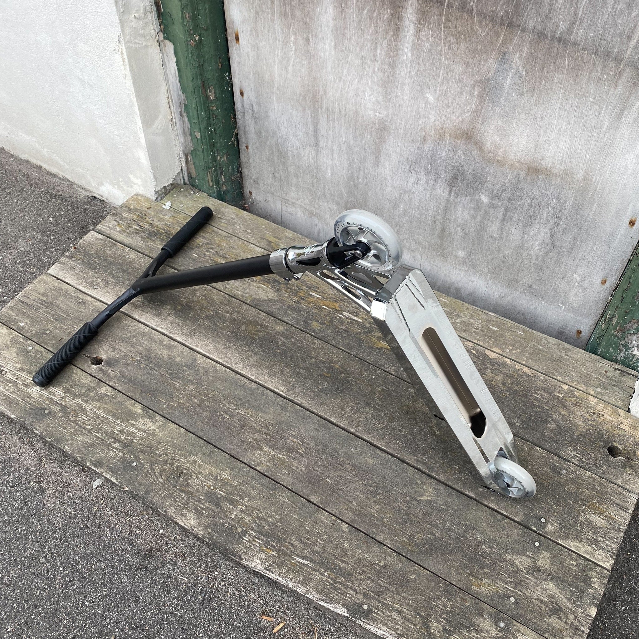 Striker Chrome Custom Build - Czarny/Srebrny- ScootWorld