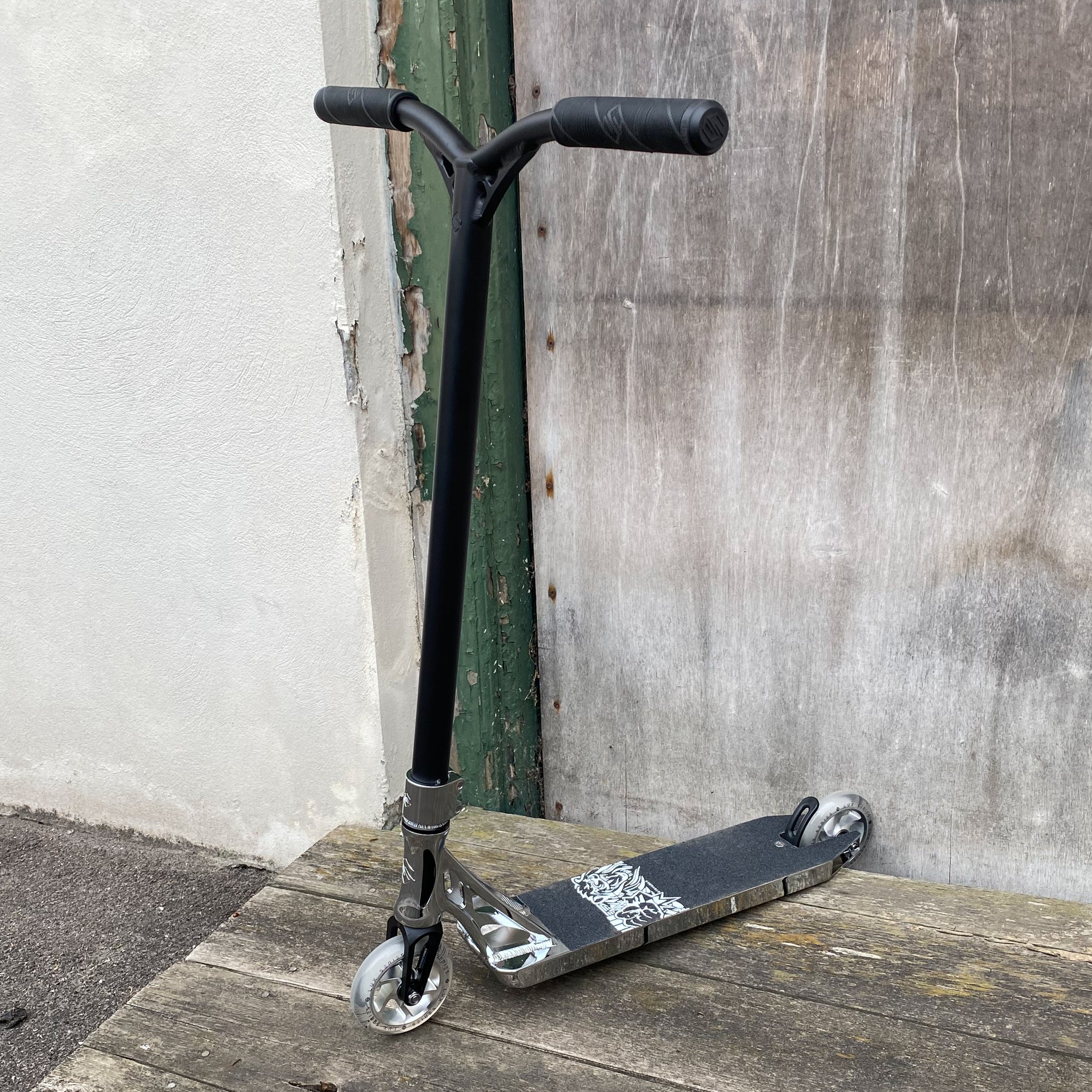 Striker Chrome Custom Build - Czarny/Srebrny- ScootWorld