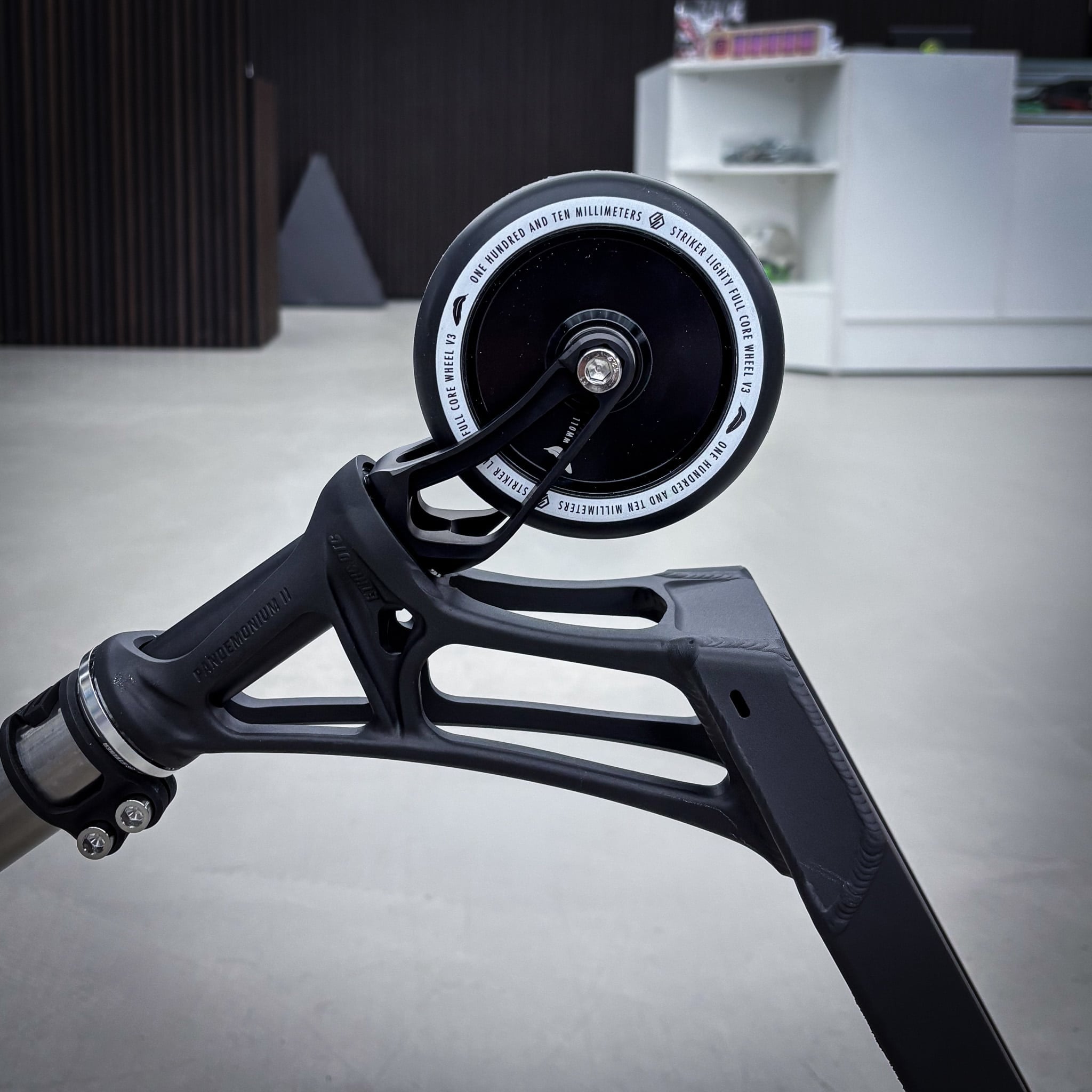 Striker Titan Pande Custom Build - Black/Silver- ScootWorld
