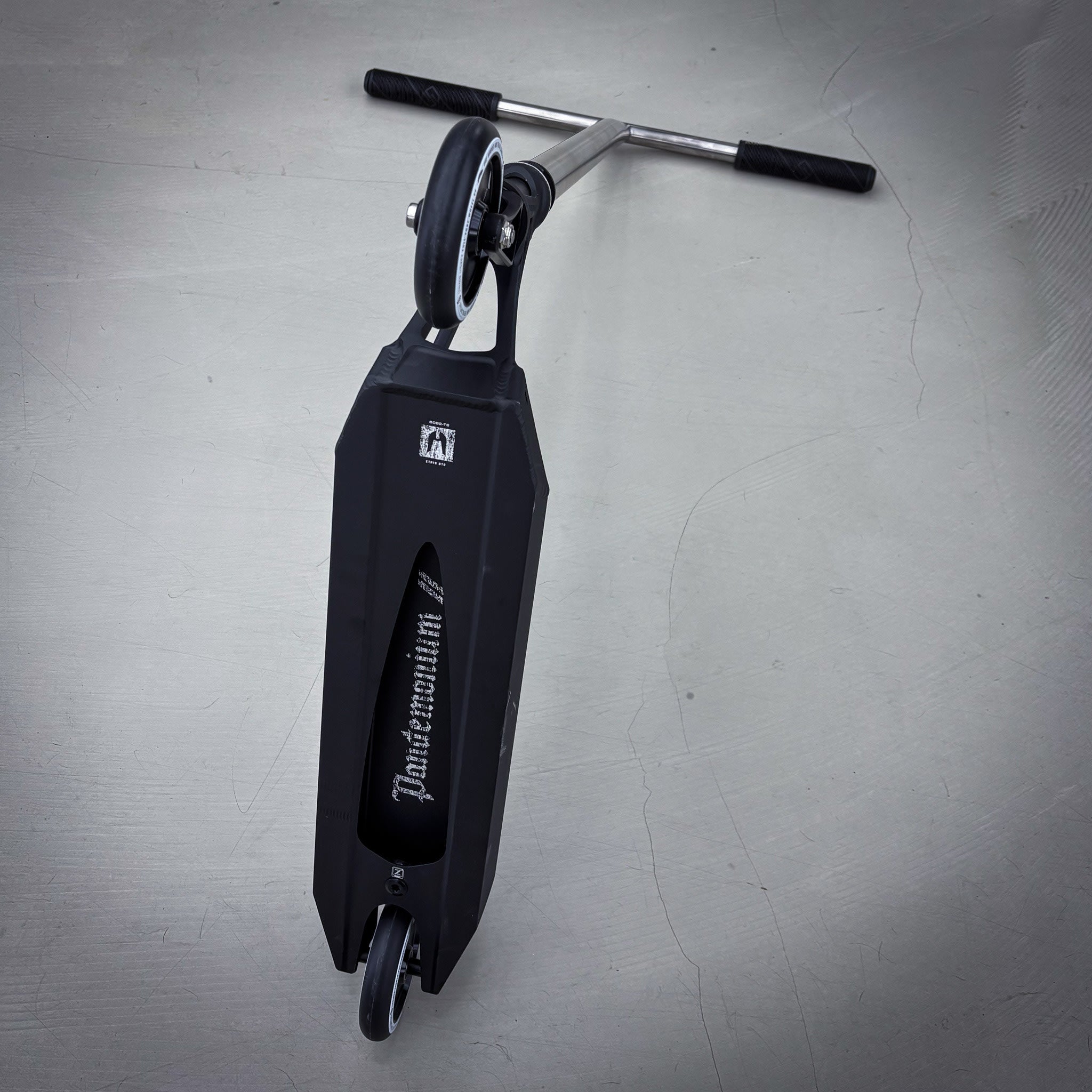 Striker Titan Pande Custom Build - Black/Silver- ScootWorld