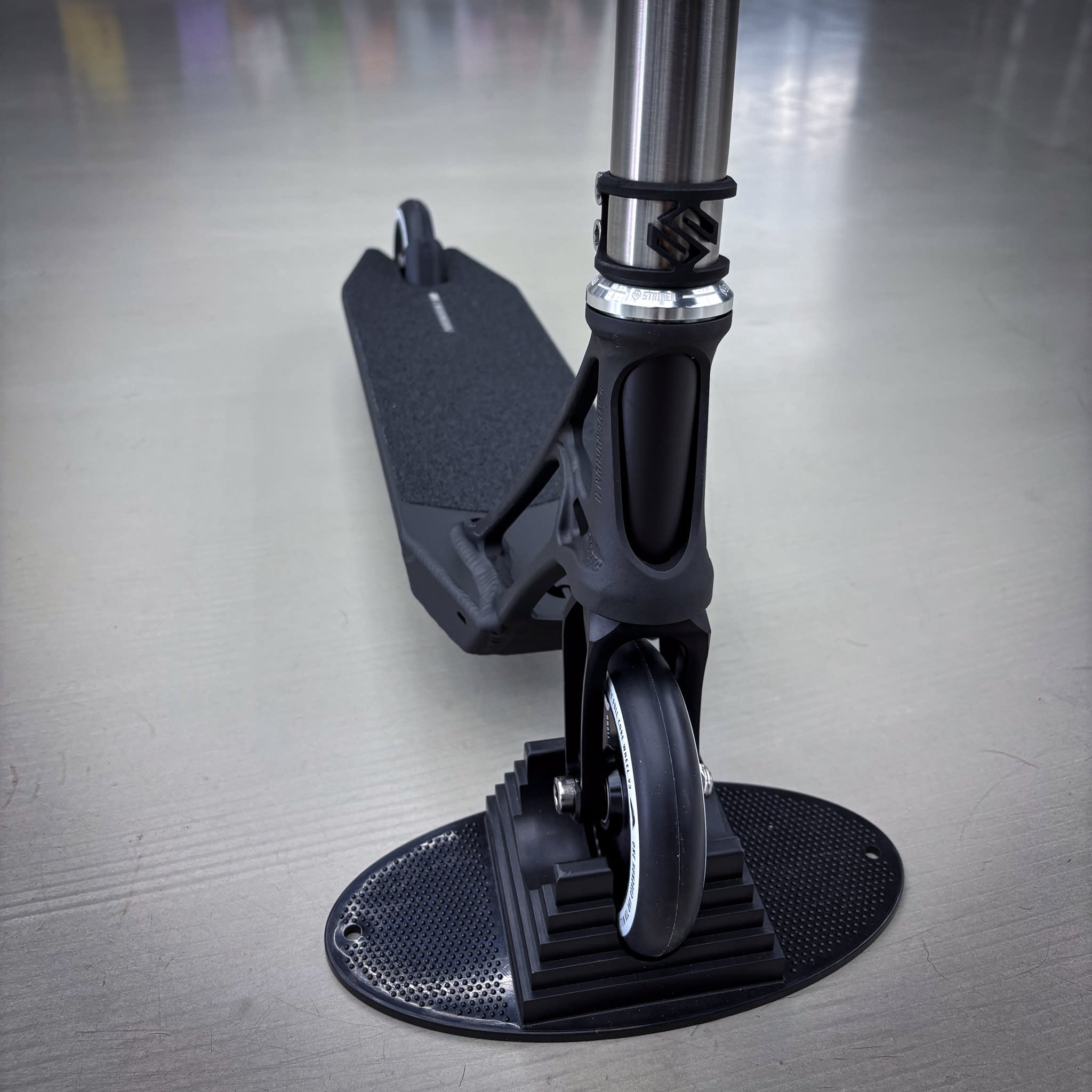 Striker Titan Pande Custom Build - Black/Silver- ScootWorld