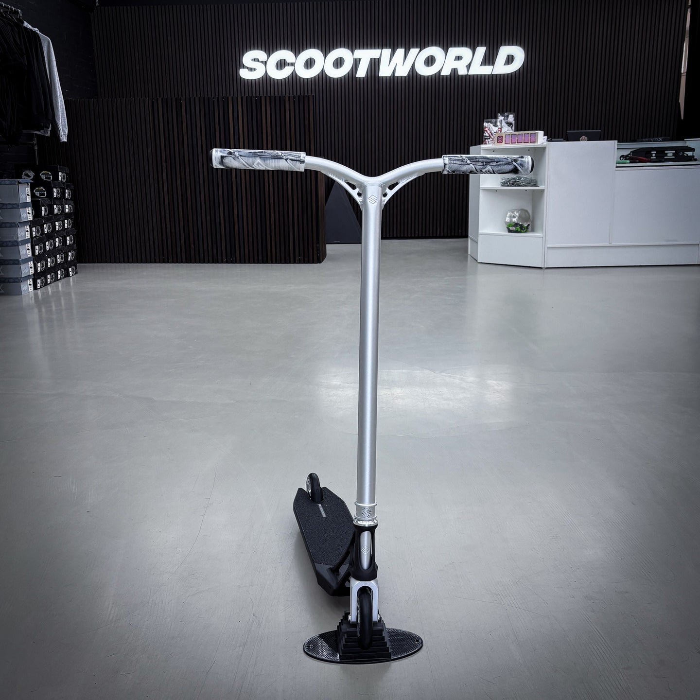 Striker Pande Black/Silver Custom Build - Black/Silver- ScootWorld