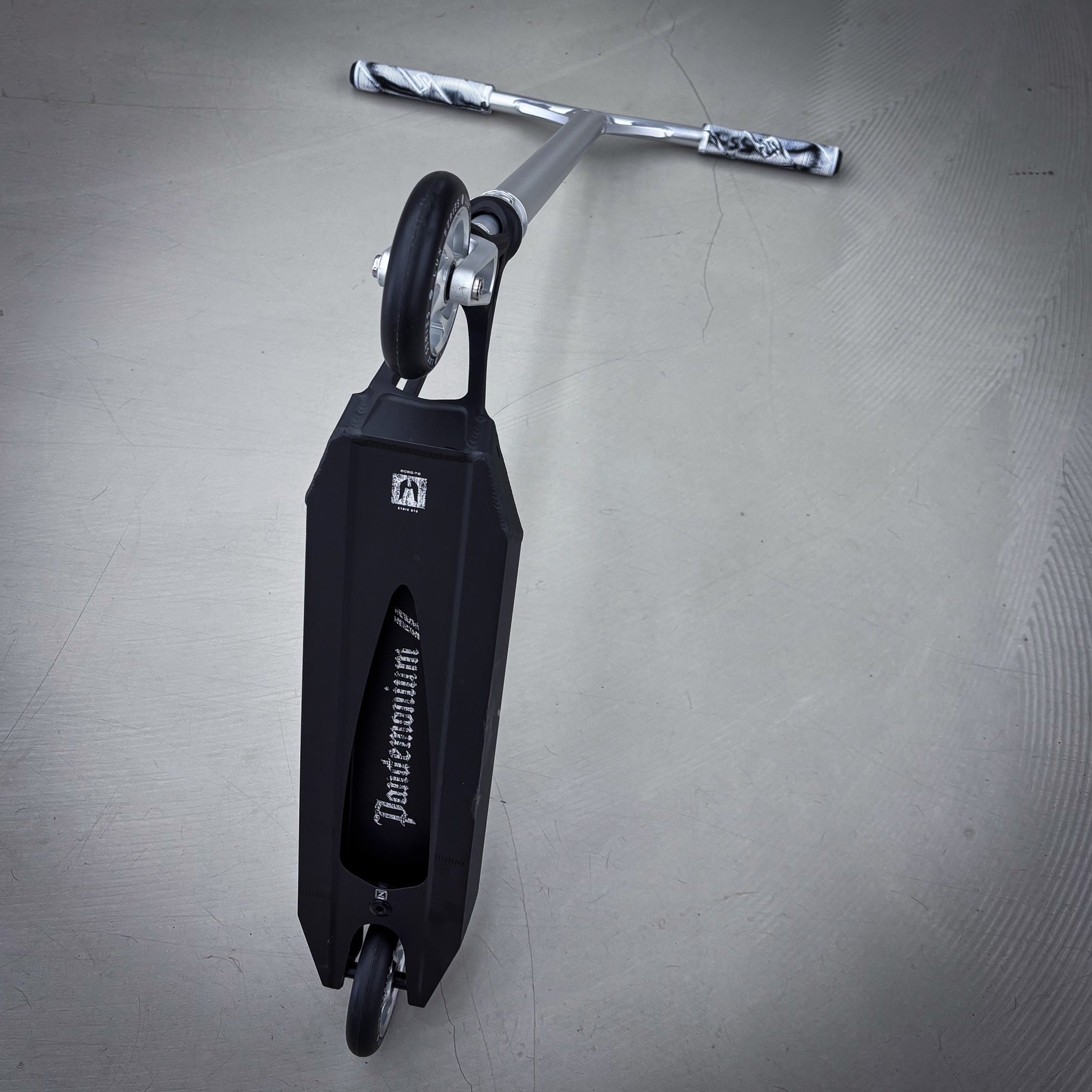 Striker Pande Black/Silver Custom Build - Black/Silver- ScootWorld