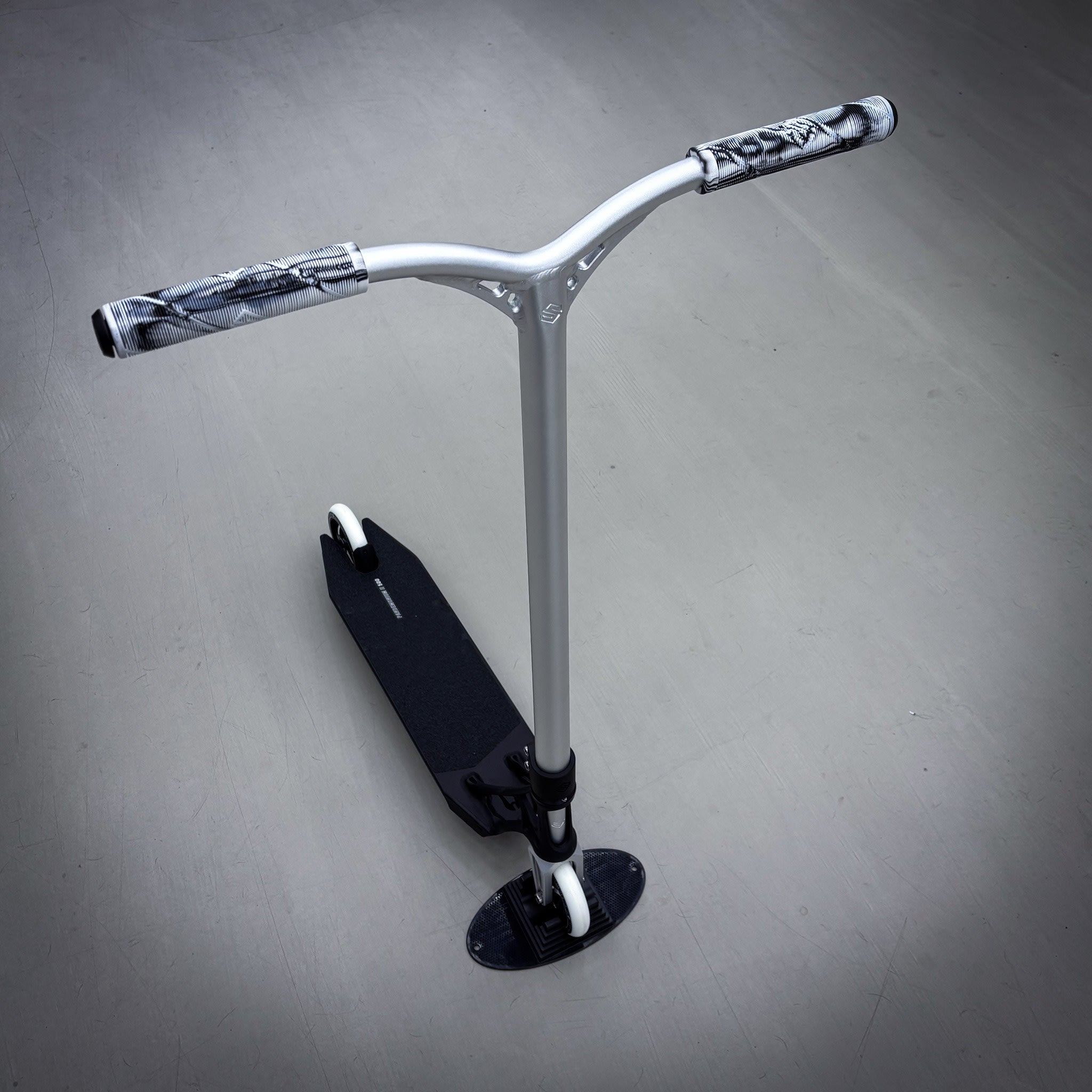 Striker Ethic Black/Silver Custom Build - Czarny/Srebrny- ScootWorld
