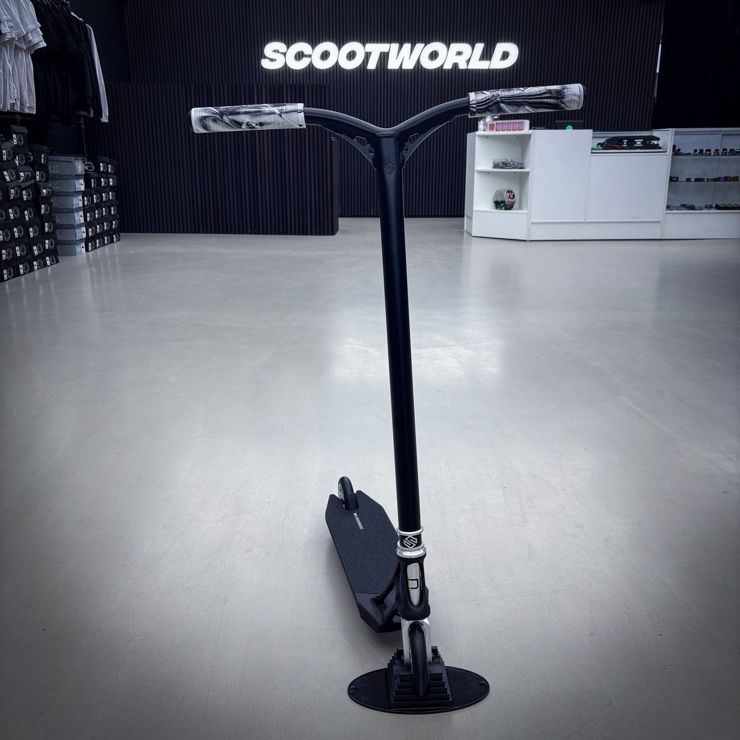 Striker Pande Black/Silver 500mm Custom Build - Black/Silver- ScootWorld