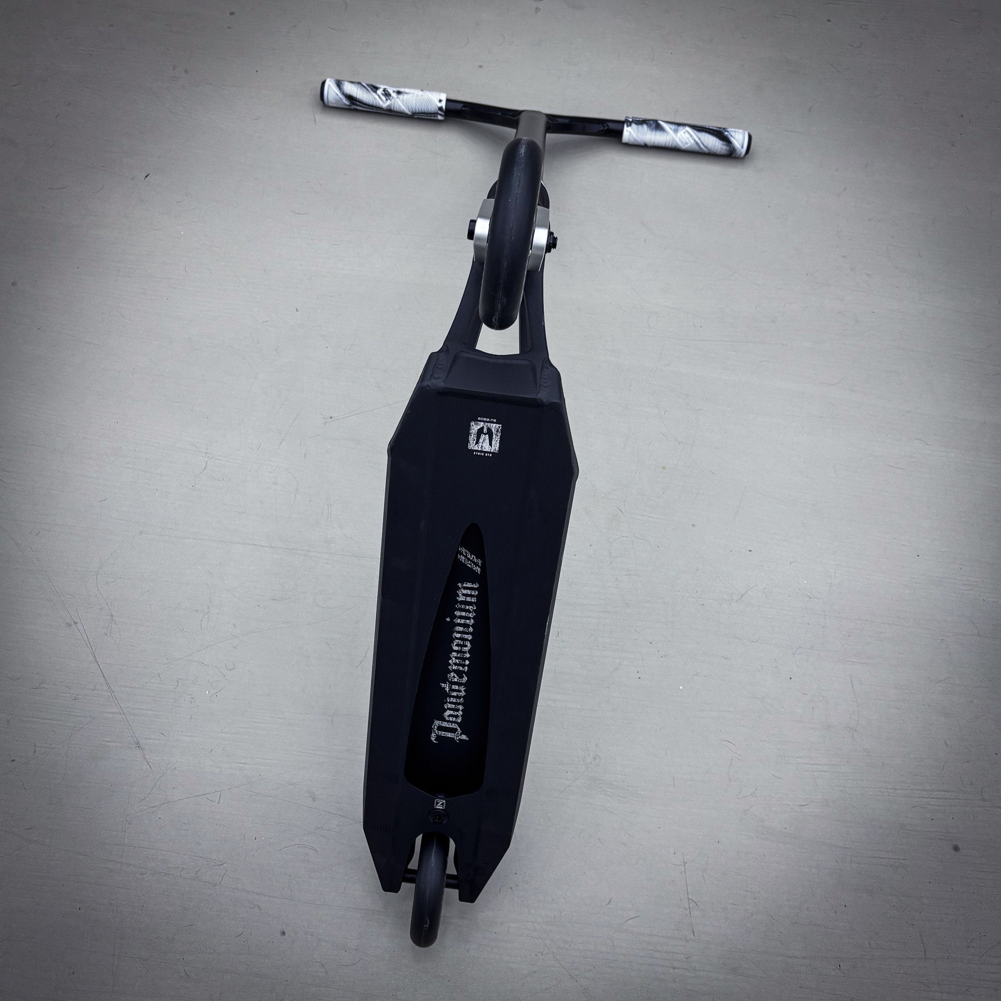 Striker Pande Black/Silver 500mm Custom Build - Black/Silver- ScootWorld