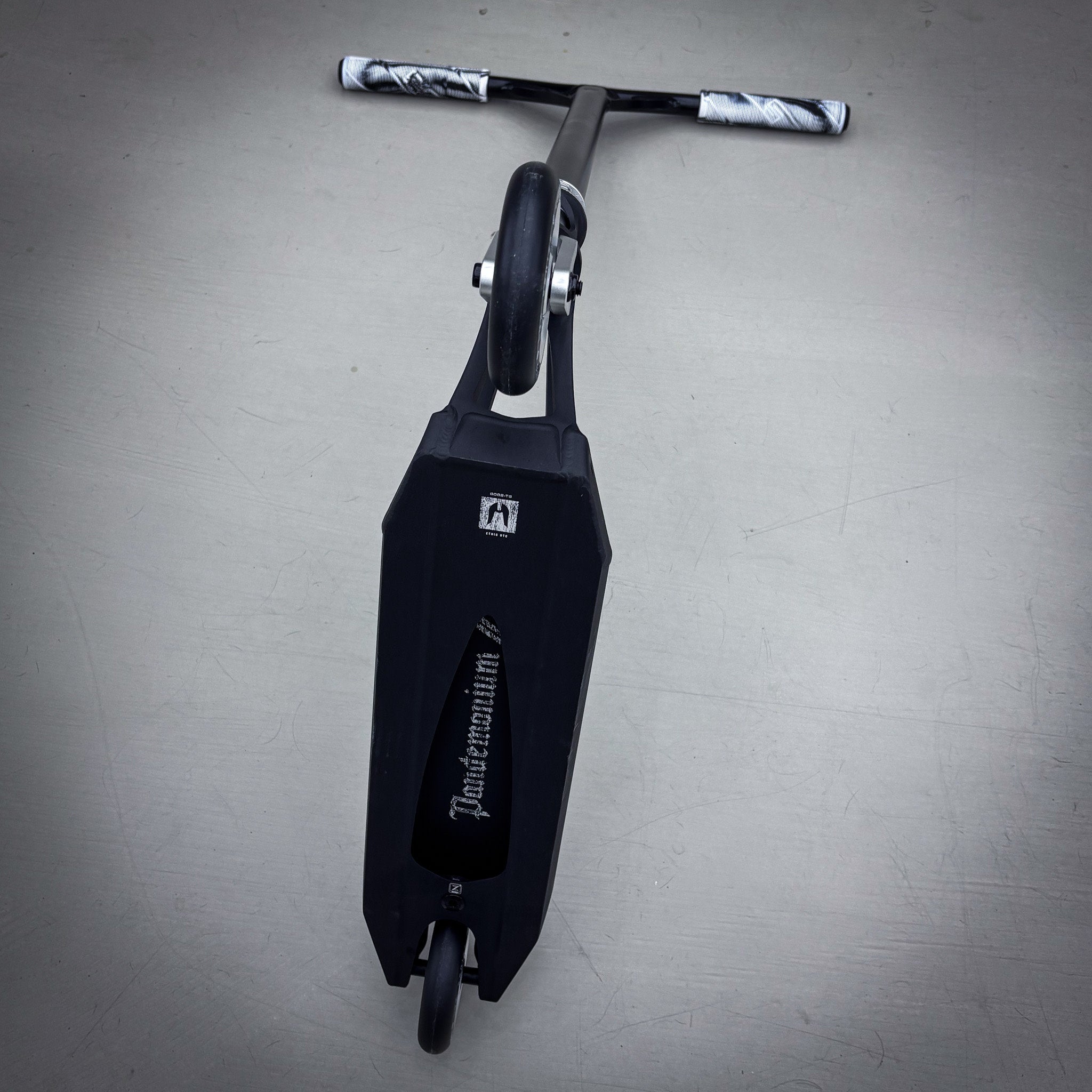 Striker Pande Black/Silver 460mm Custom Build - Black/Silver- ScootWorld