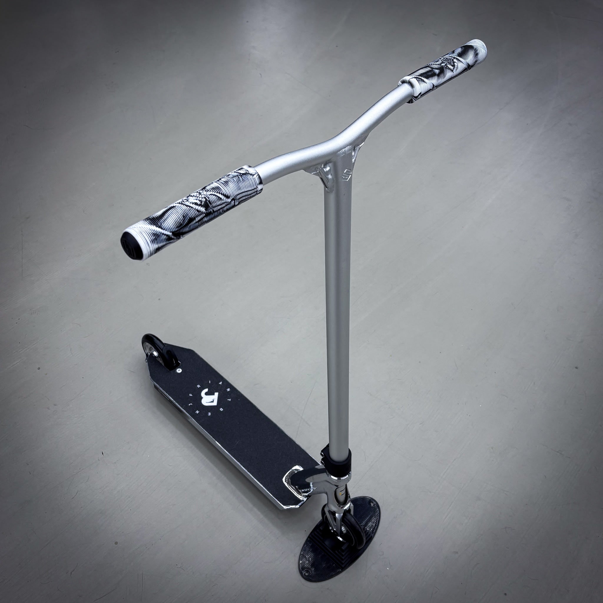 Striker BenJ Silver Custom Build - Silver- ScootWorld