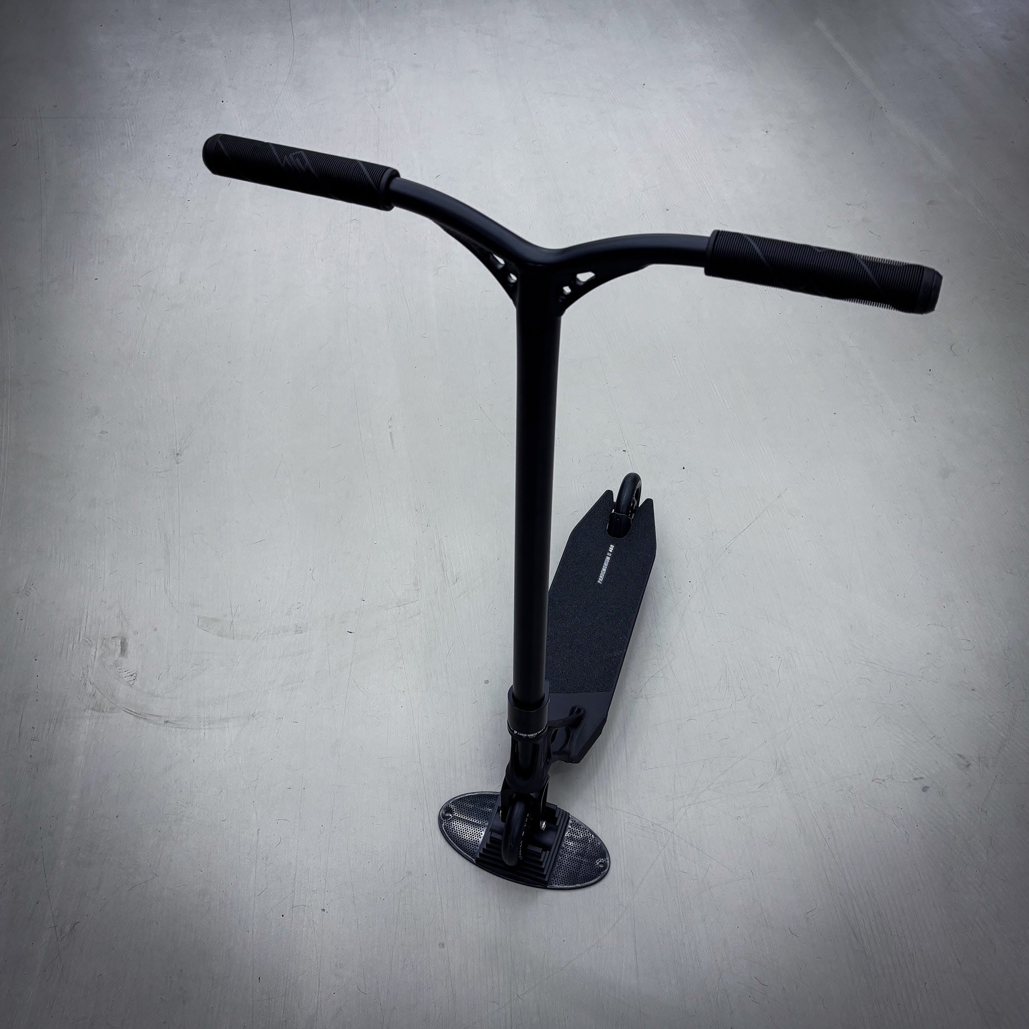 Striker Pande Black 460 Custom Build - Czarny- ScootWorld
