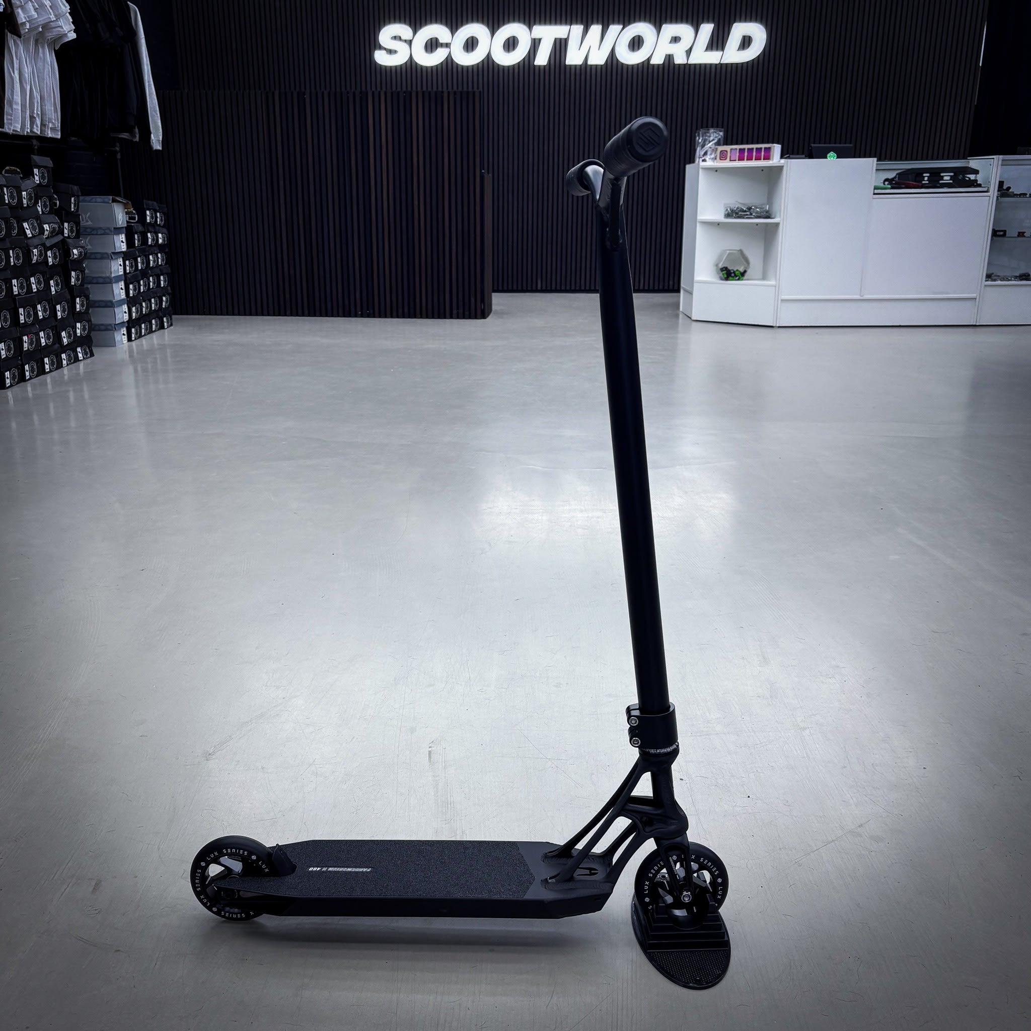 Striker Pande Black 460 Custom Build - Czarny- ScootWorld