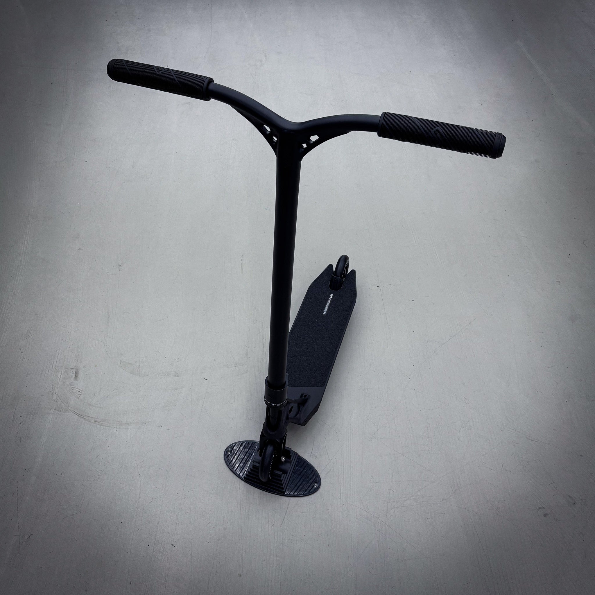 Striker Pande Black 500 Custom Build - Czarny- ScootWorld
