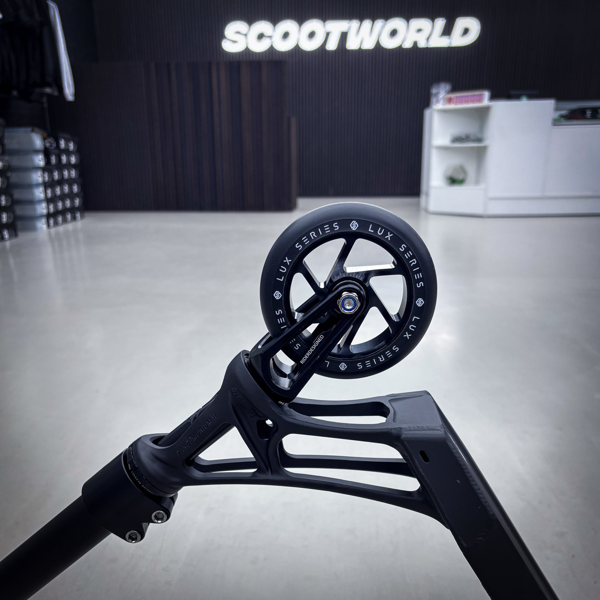 Striker Pande Black 500 Custom Build - Czarny- ScootWorld