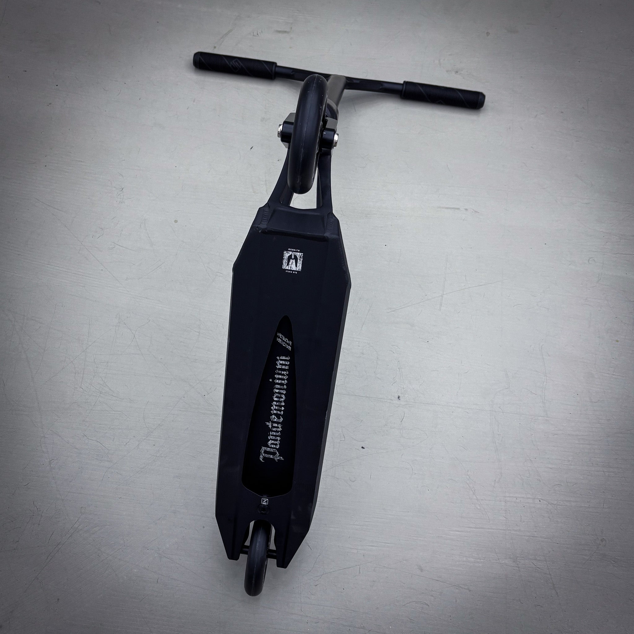 Striker Pande Black 500 Custom Build - Czarny- ScootWorld