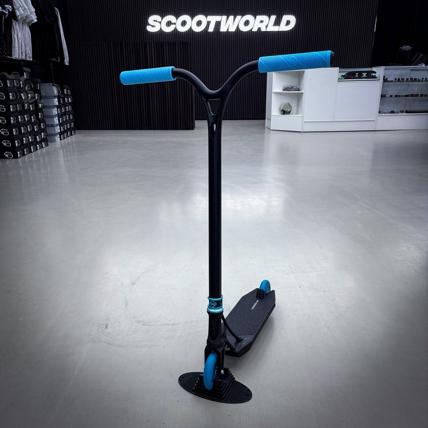 Striker Pande Lightweight 2 Custom Build - Black/Teal- ScootWorld