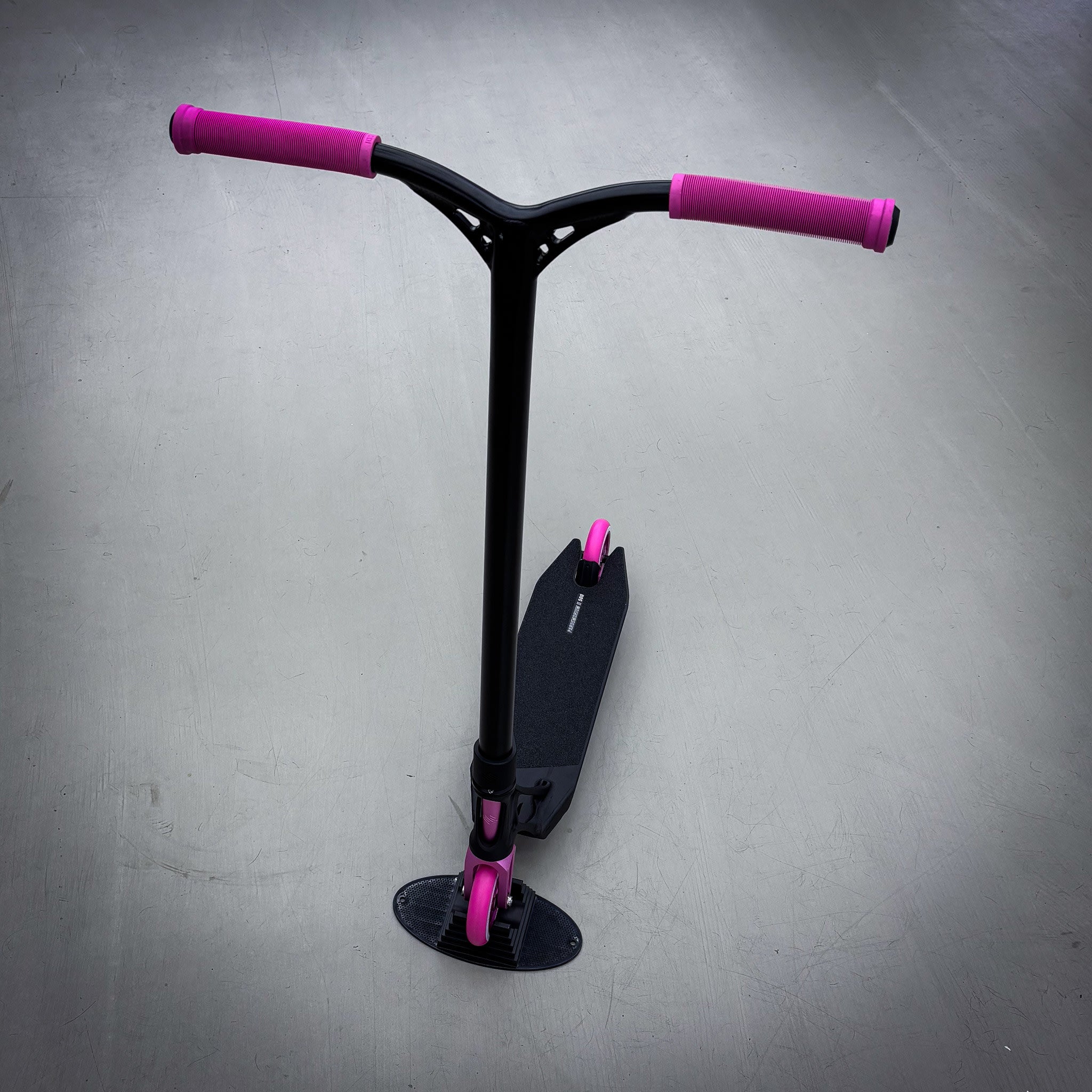 Striker Pande Black/Pink Custom Build - Czarny/Różowy- ScootWorld
