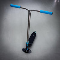 Striker Titan Pande Custom Build - Czarny/turkusowy/srebrny- ScootWorld