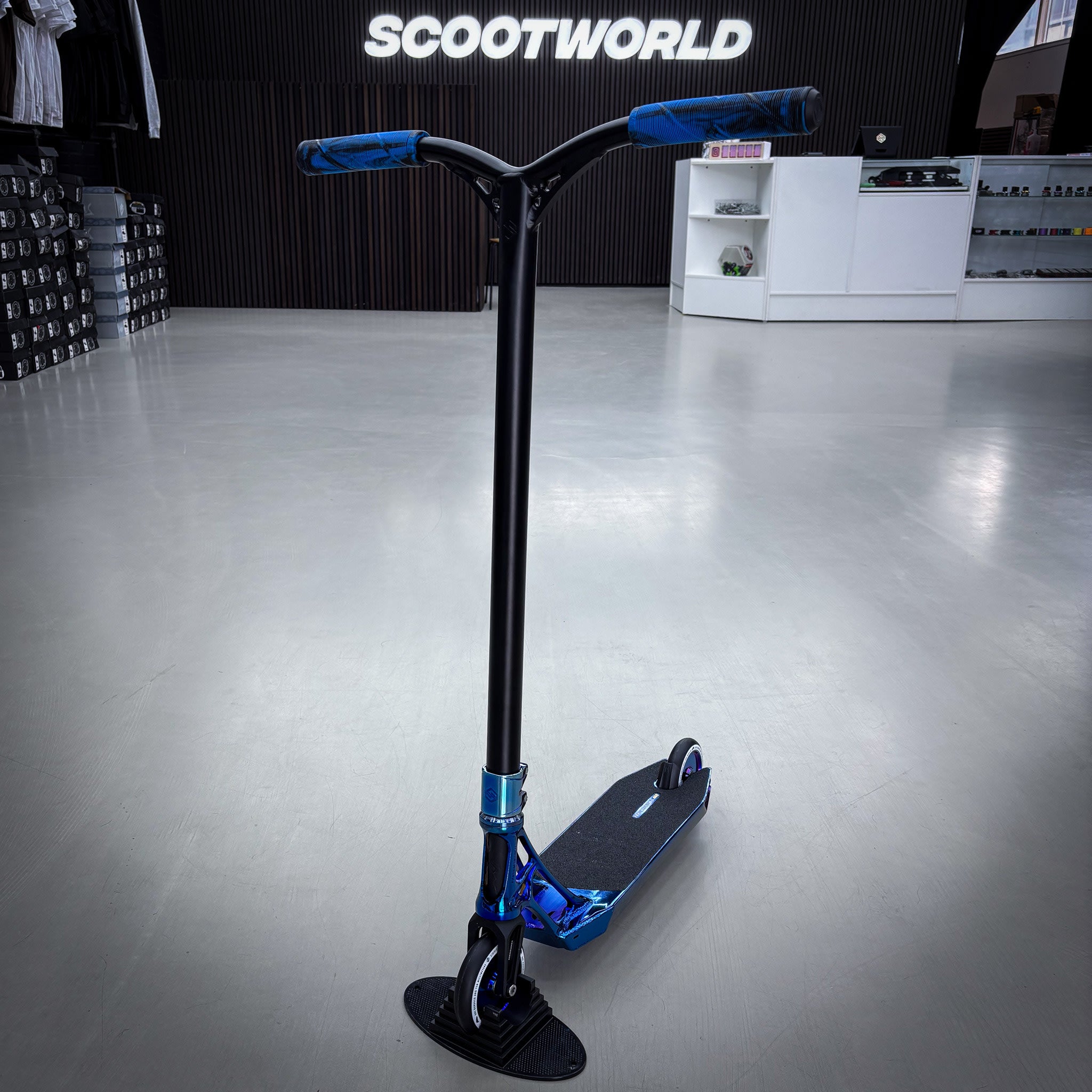 Striker Pande Blue Chrome Custom Build - Niebieski chrom- ScootWorld