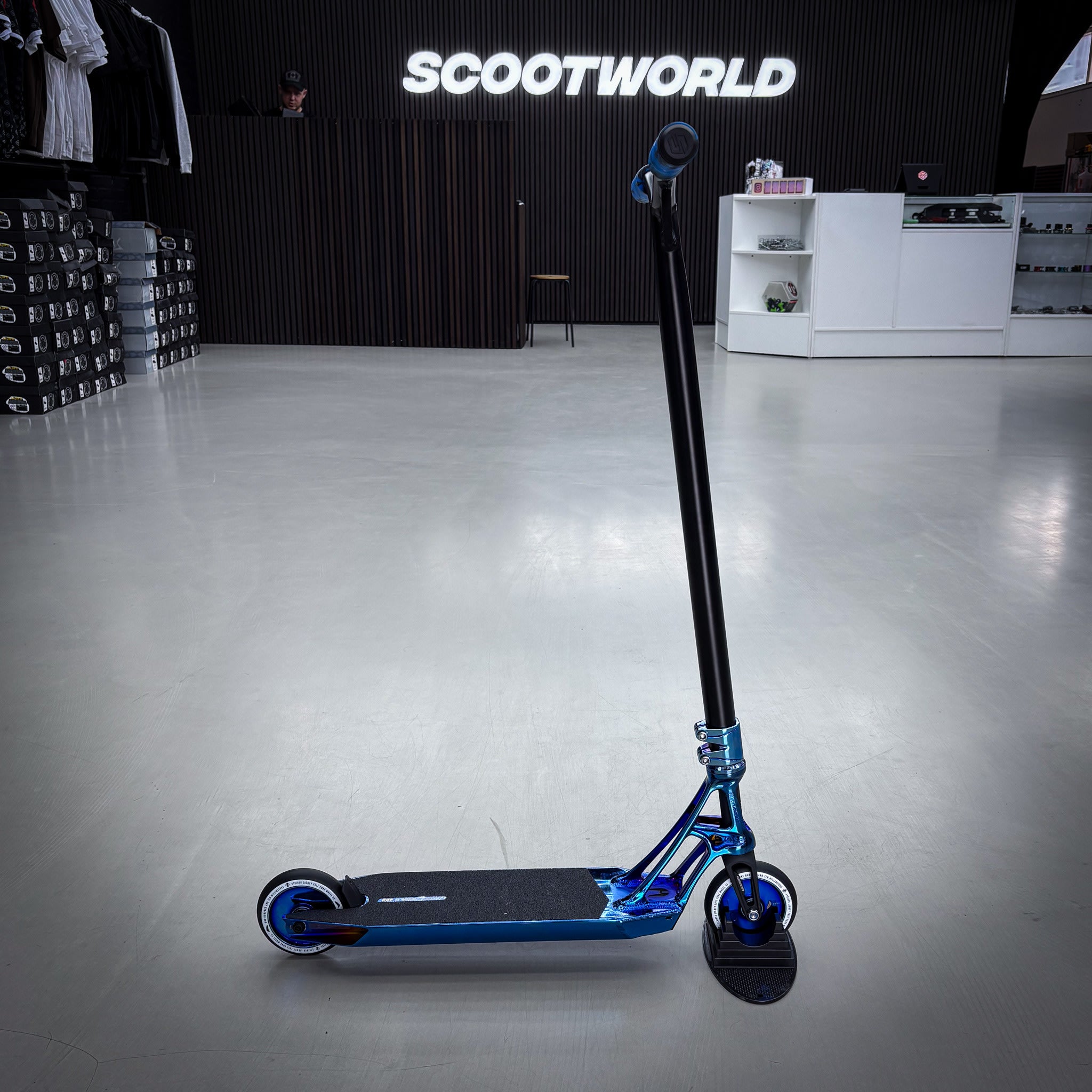 Striker Pande Blue Chrome Custom Build - Niebieski chrom- ScootWorld