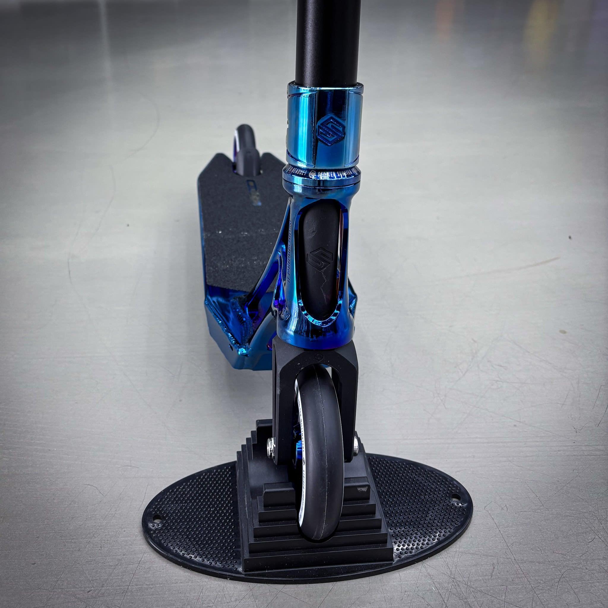 Striker Pande Blue Chrome Custom Build - Niebieski chrom- ScootWorld