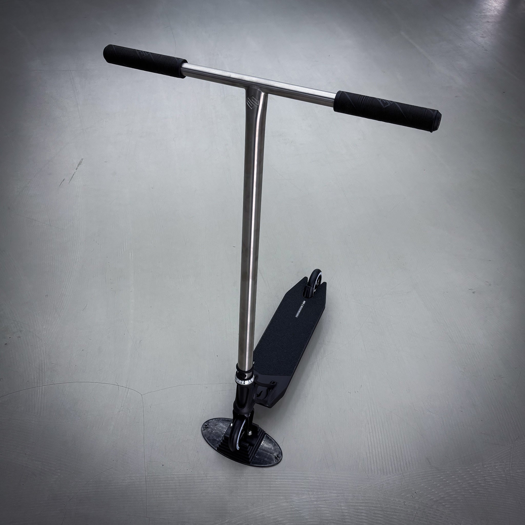 Striker Titan Pande Black Silver Custom Build - Czarny/Srebrny- ScootWorld