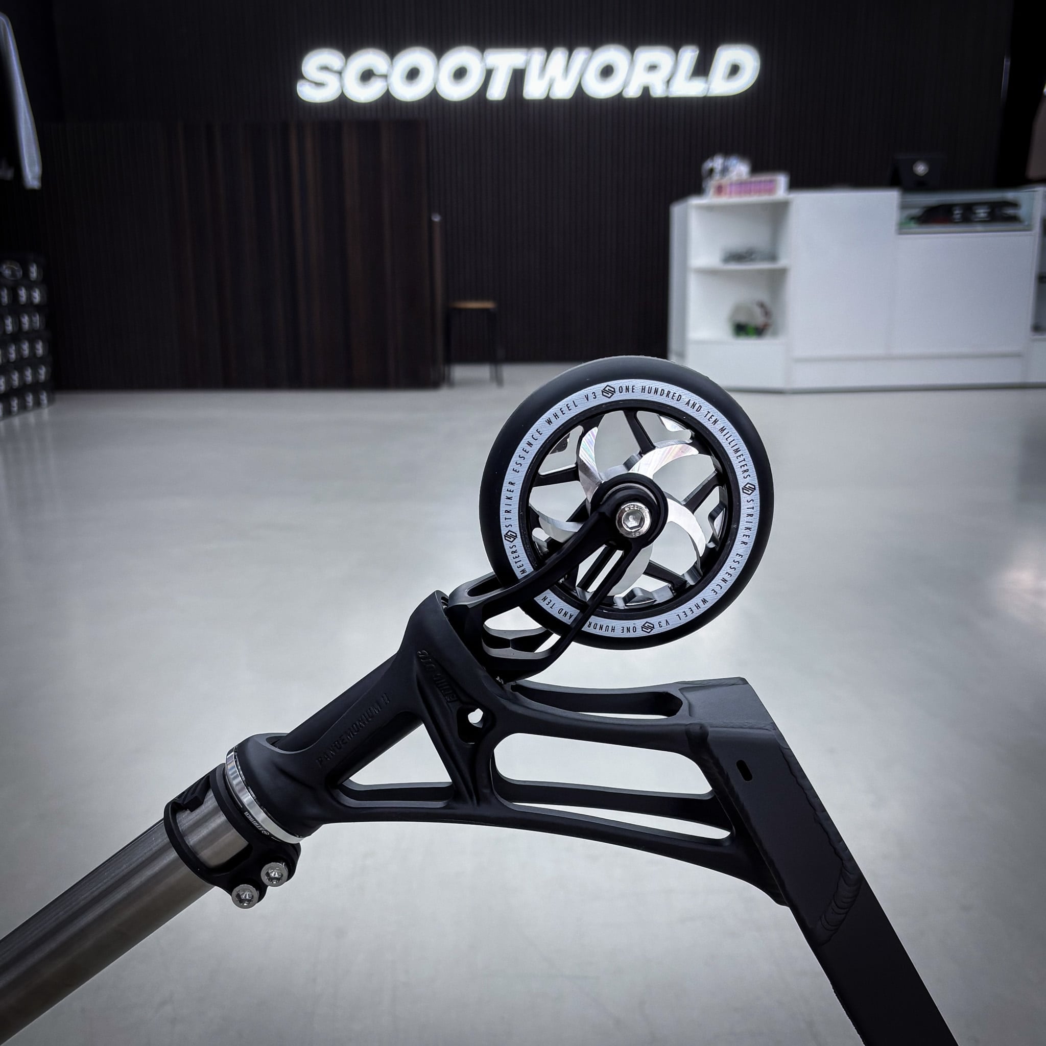 Striker Titan Pande Black Silver Custom Build - Czarny/Srebrny- ScootWorld