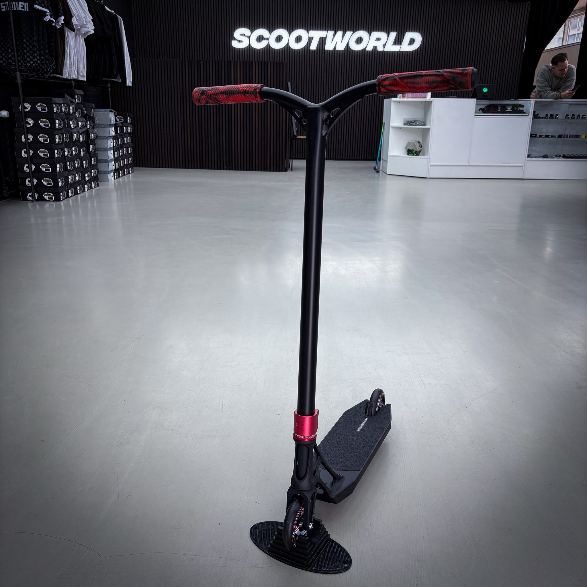 Striker Pande Black/Red Custom Build - Czarny/Czerwony- ScootWorld