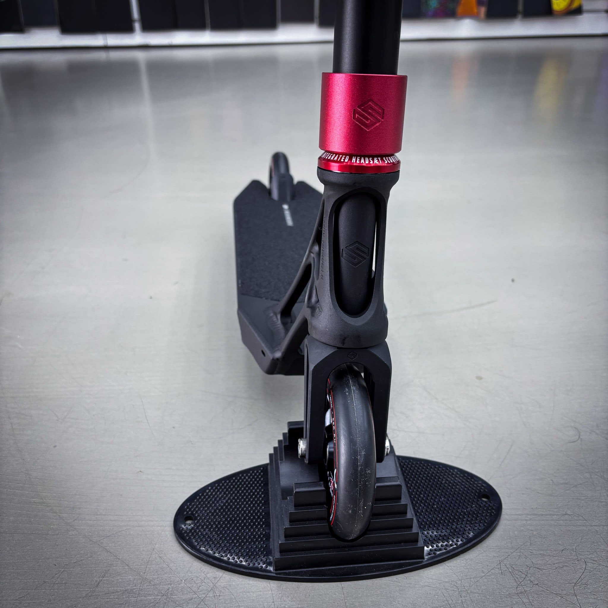 Striker Pande Black/Red Custom Build - Czarny/Czerwony- ScootWorld
