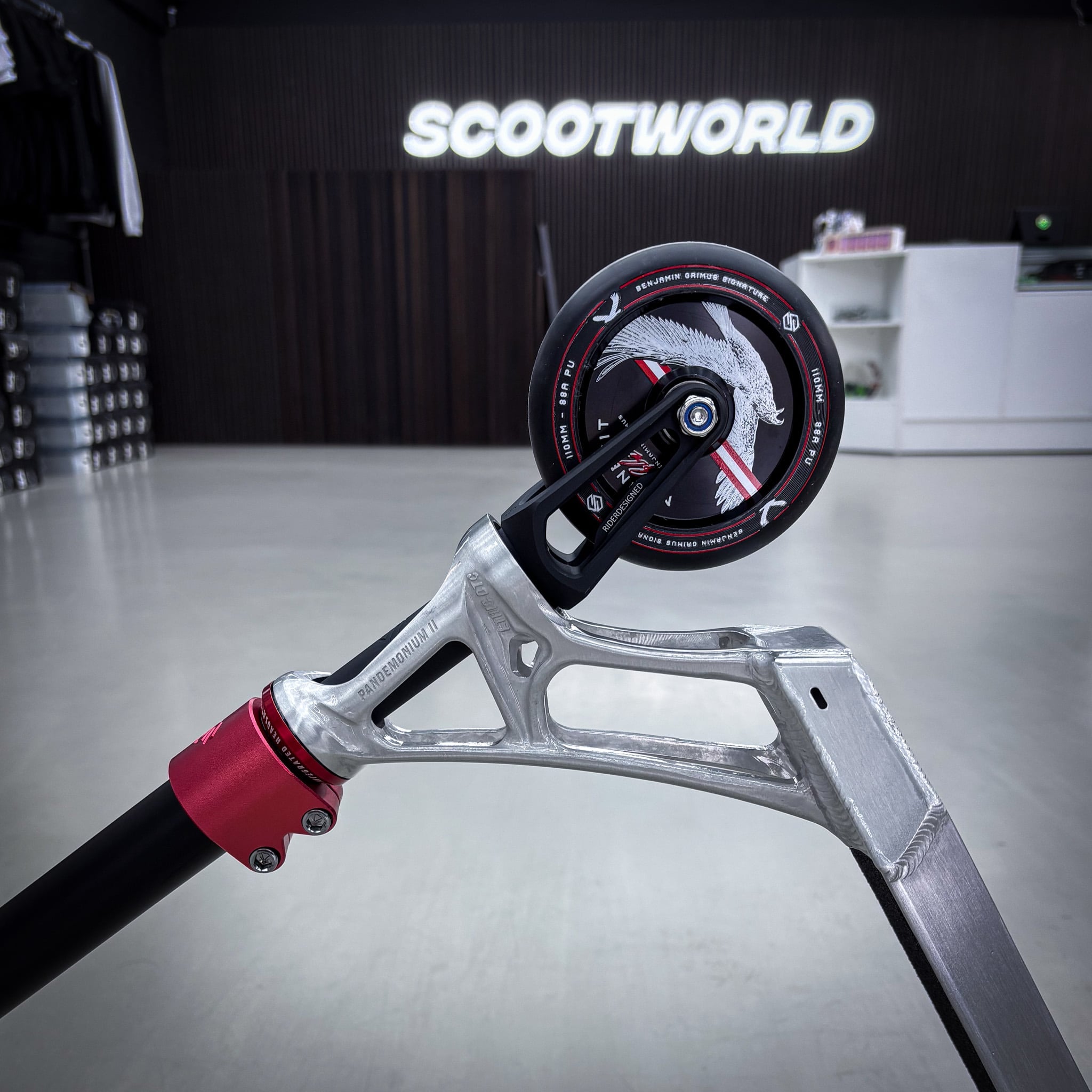 Striker Pande Silver/Black/Red Custom Build - Srebrny/czarny/czerwony- ScootWorld