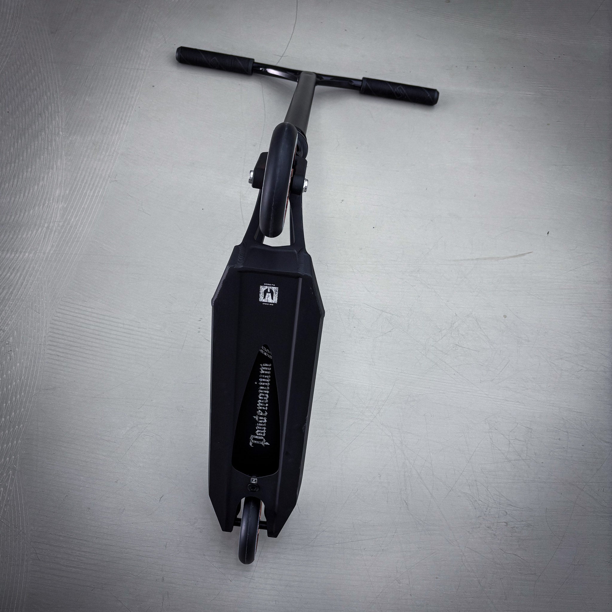 Striker Pande Black Custom Build - Czarny- ScootWorld