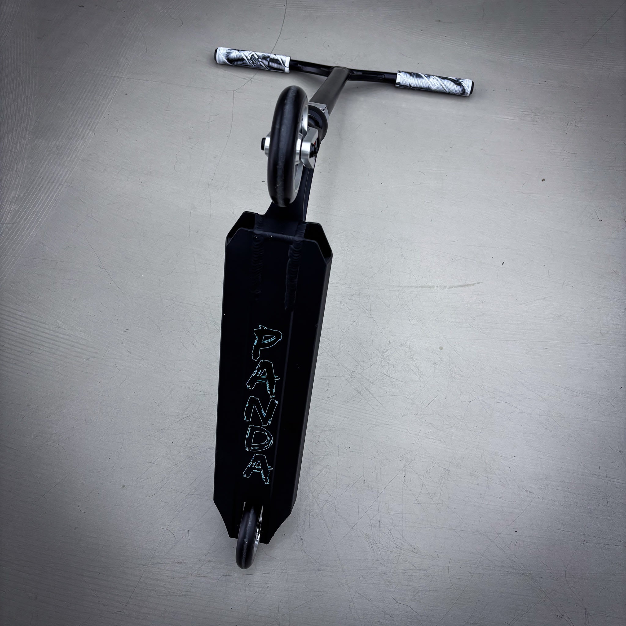 Striker Panda Freestyle Custom Build - Czarny/Srebrny- ScootWorld