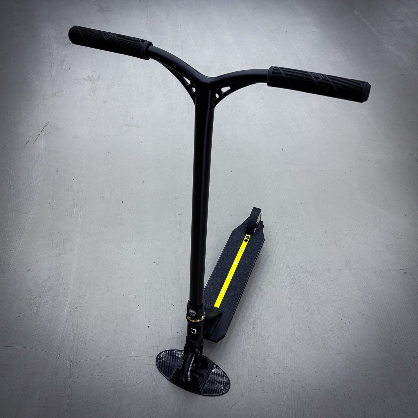 Striker Panda Freestyle Custom Build - Black/Gold- ScootWorld