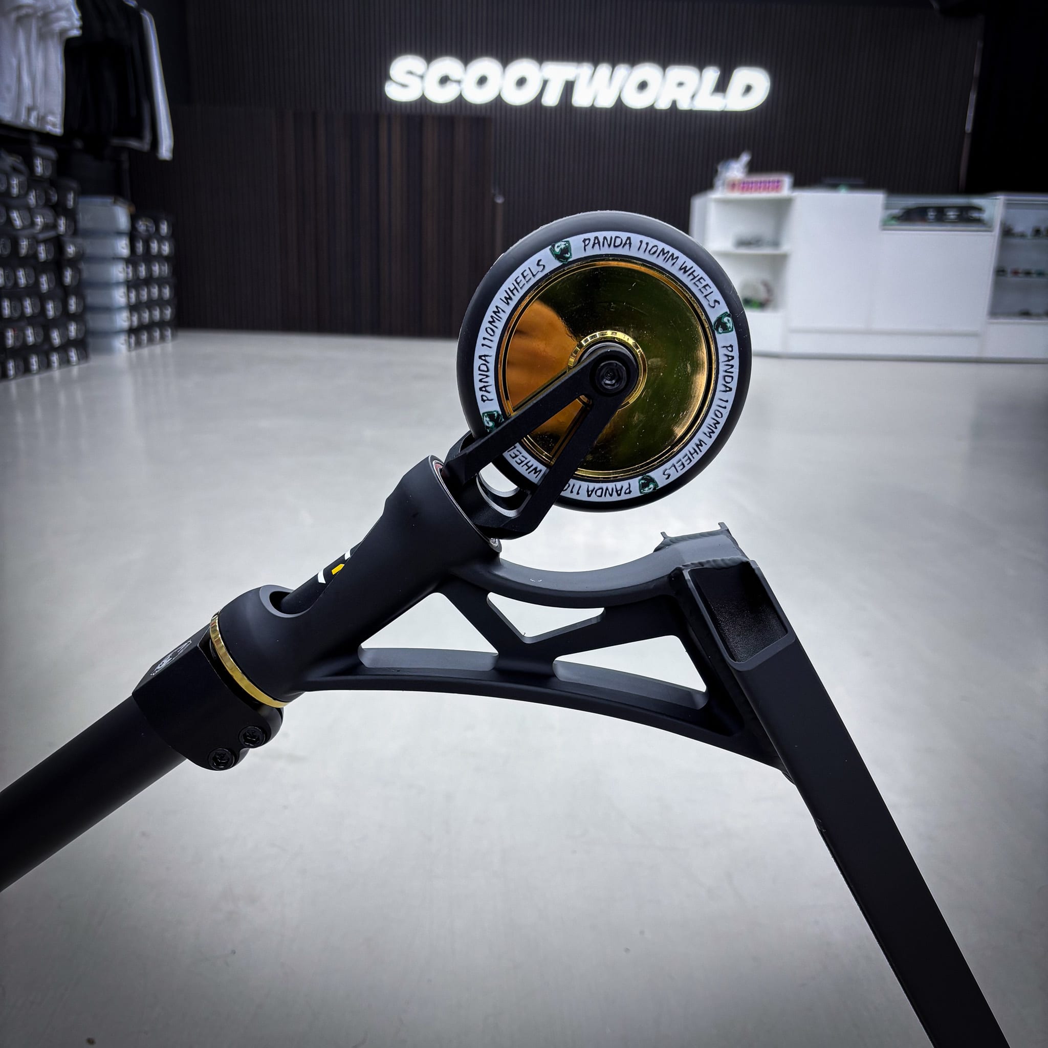 Striker Panda Freestyle Custom Build - Czarny/złoty- ScootWorld