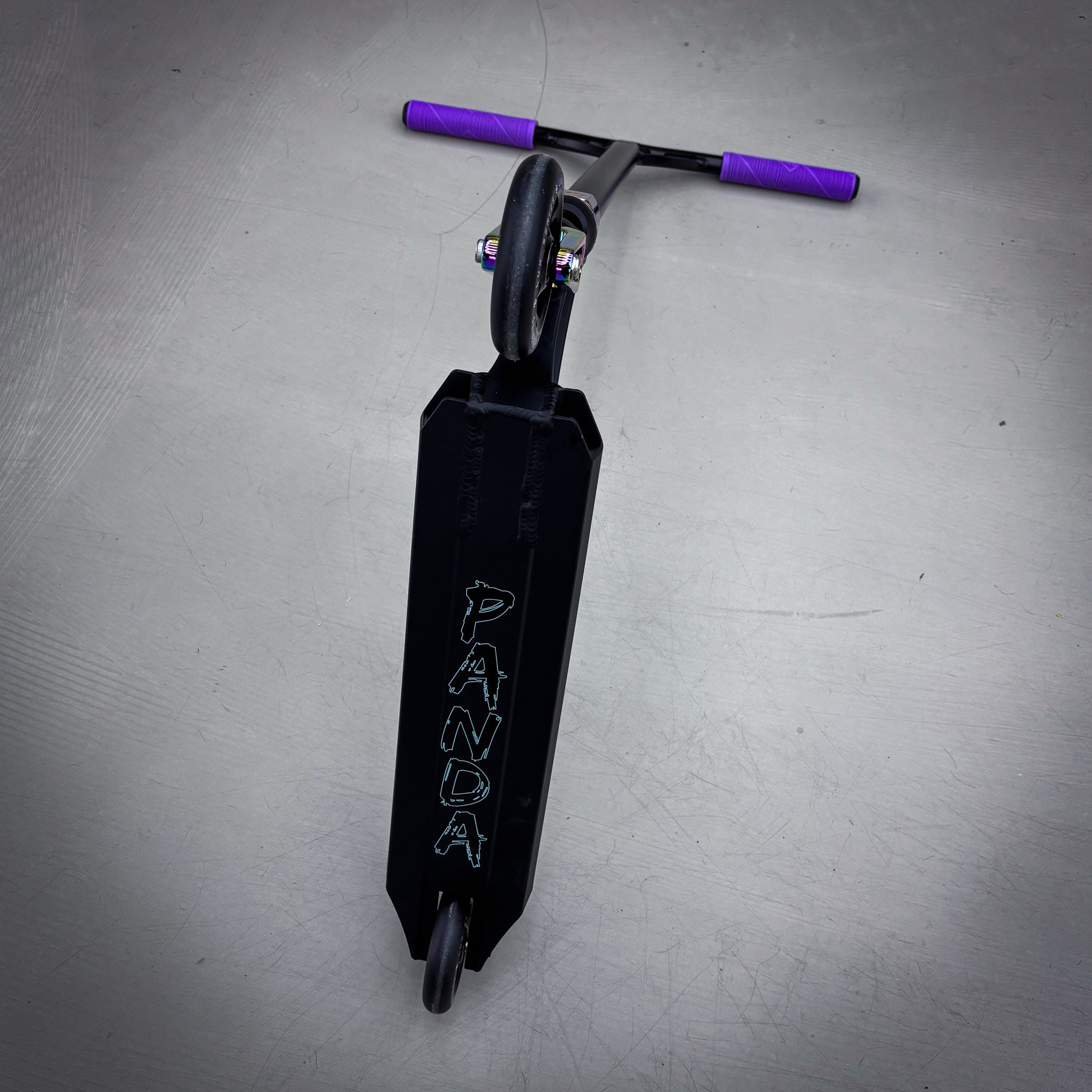 Striker Panda Freestyle Custom Build - Czarny/Tęczowy- ScootWorld
