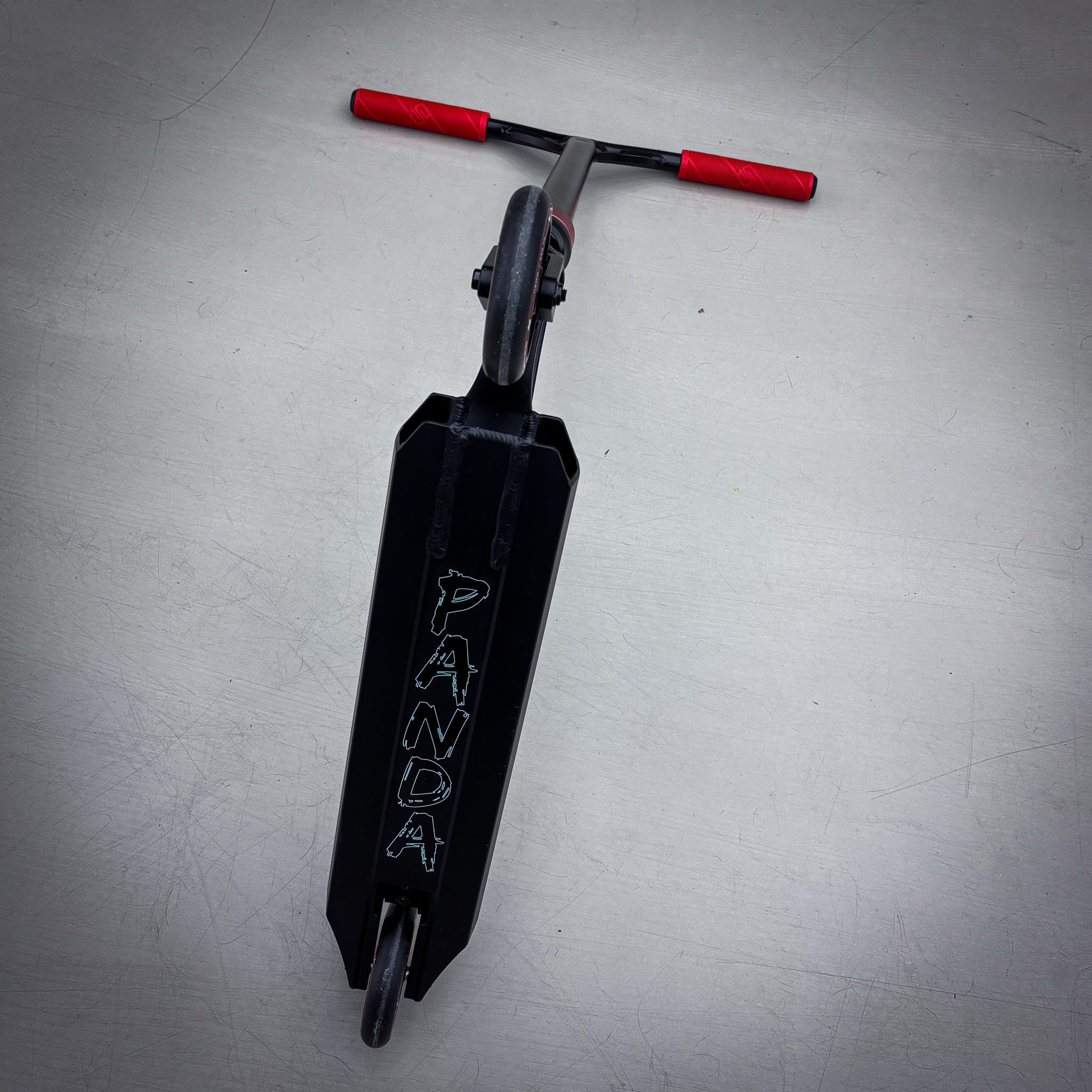 Striker Panda Freestyle Custom Build - Czarny/Czerwony- ScootWorld