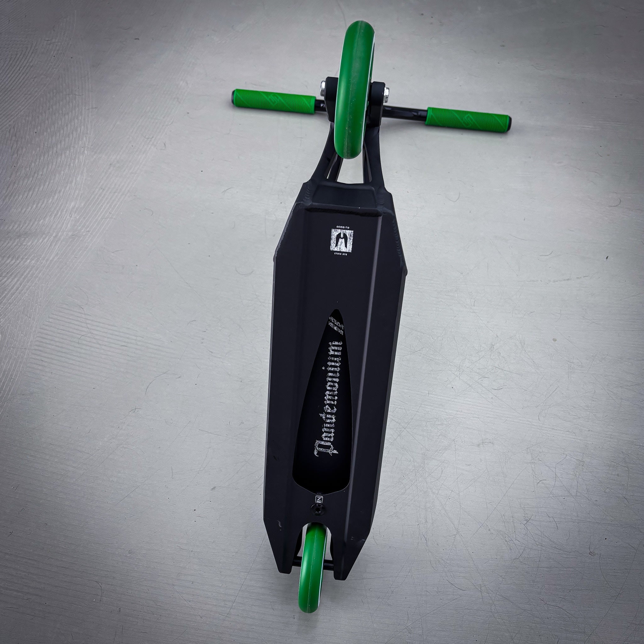 Striker Ethic Pande Custom Build - Czarny/Zielony- ScootWorld