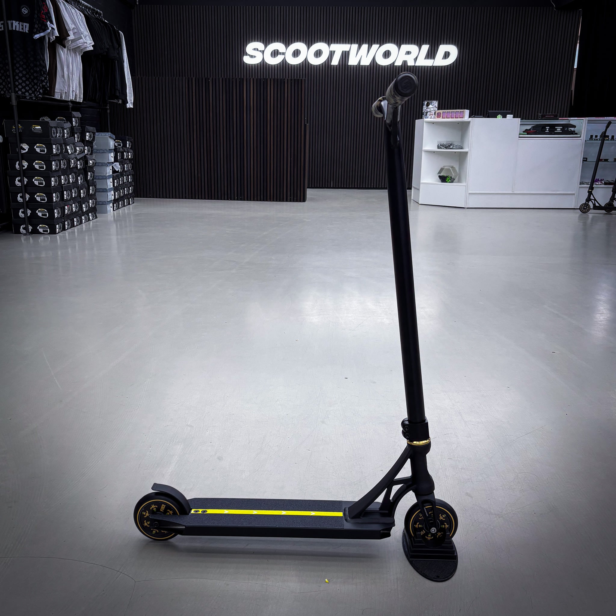Striker Panda Custom Build - Czarny/złoty- ScootWorld