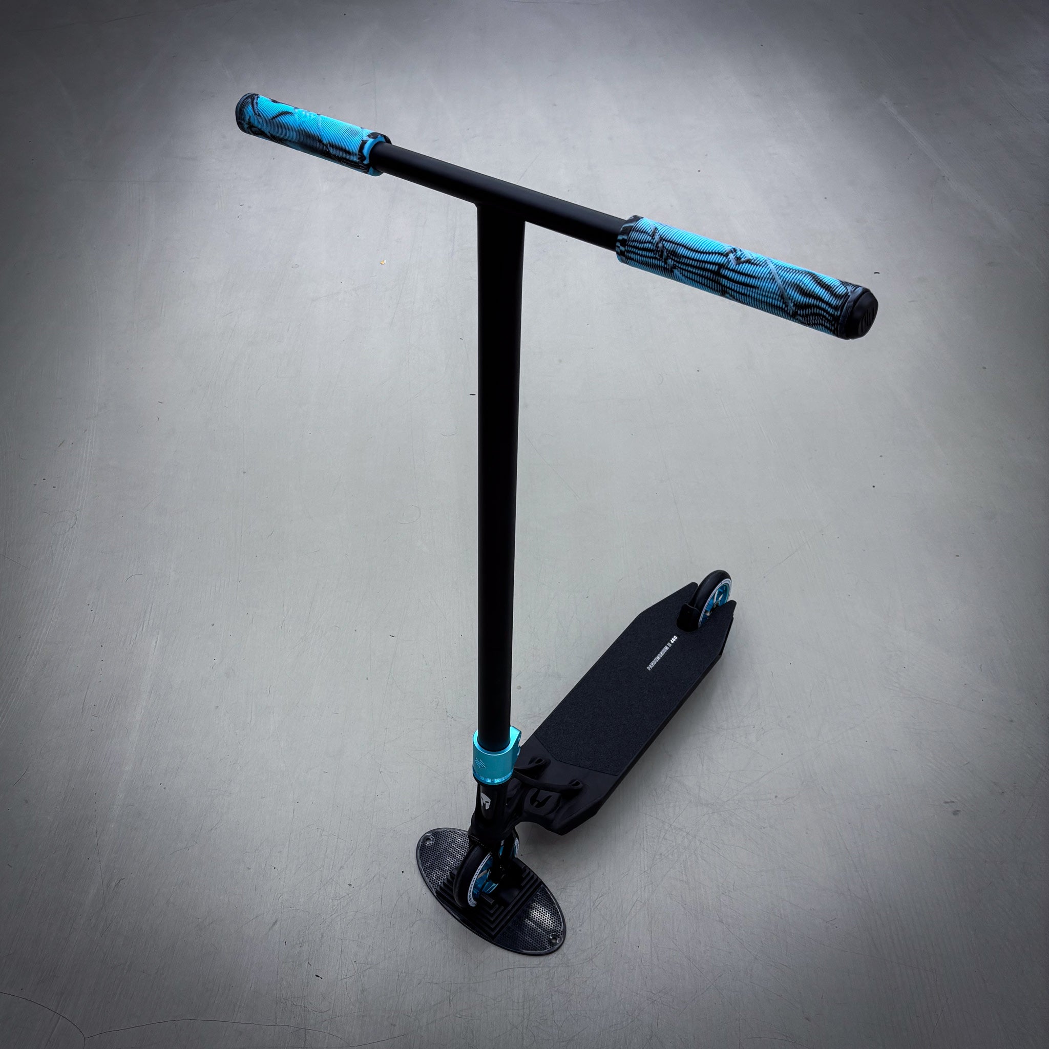 Striker Ethic 460mm Black Teal Custom Build - Czarny/Turkusowy- ScootWorld