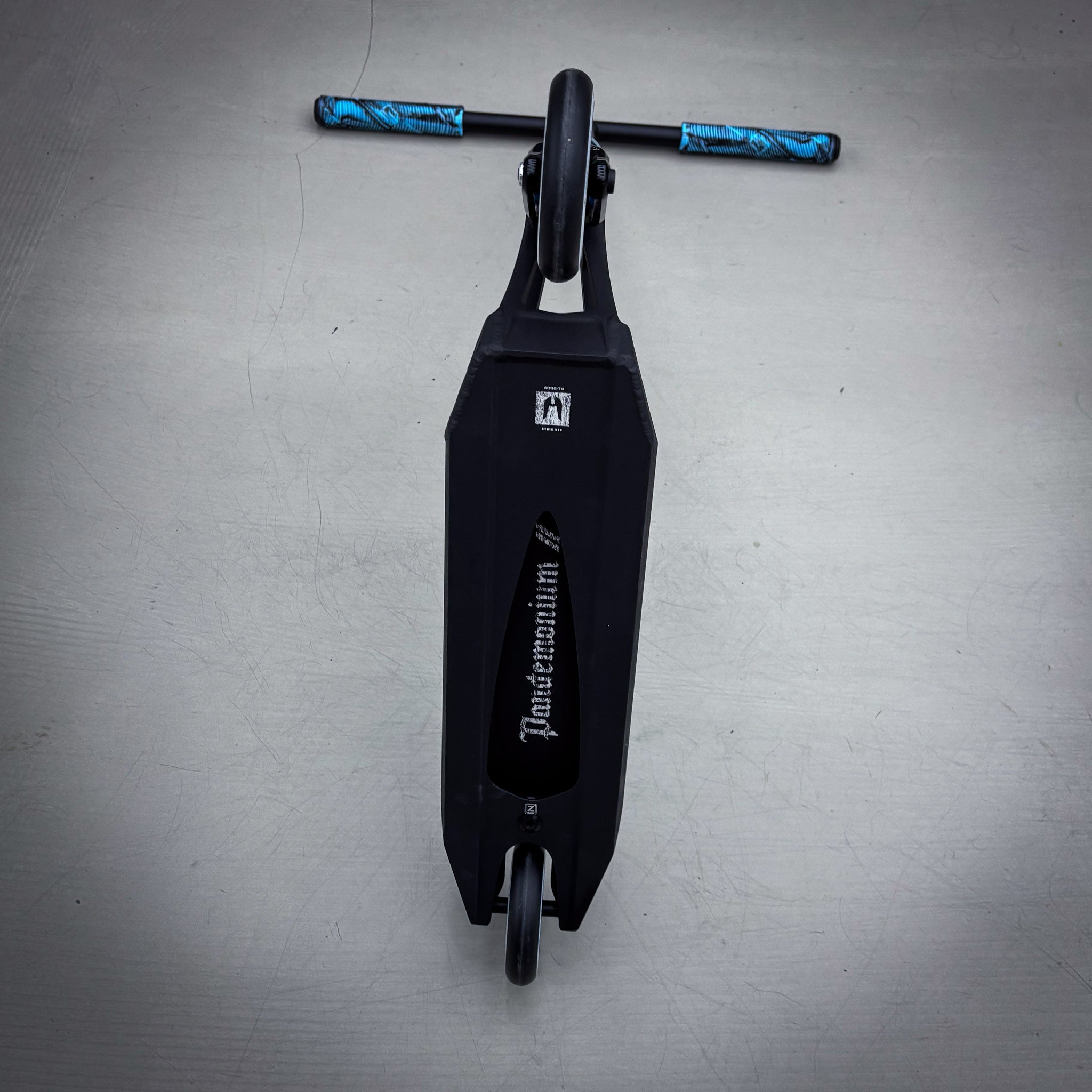 Striker Ethic 460mm Black Teal Custom Build - Czarny/Turkusowy- ScootWorld
