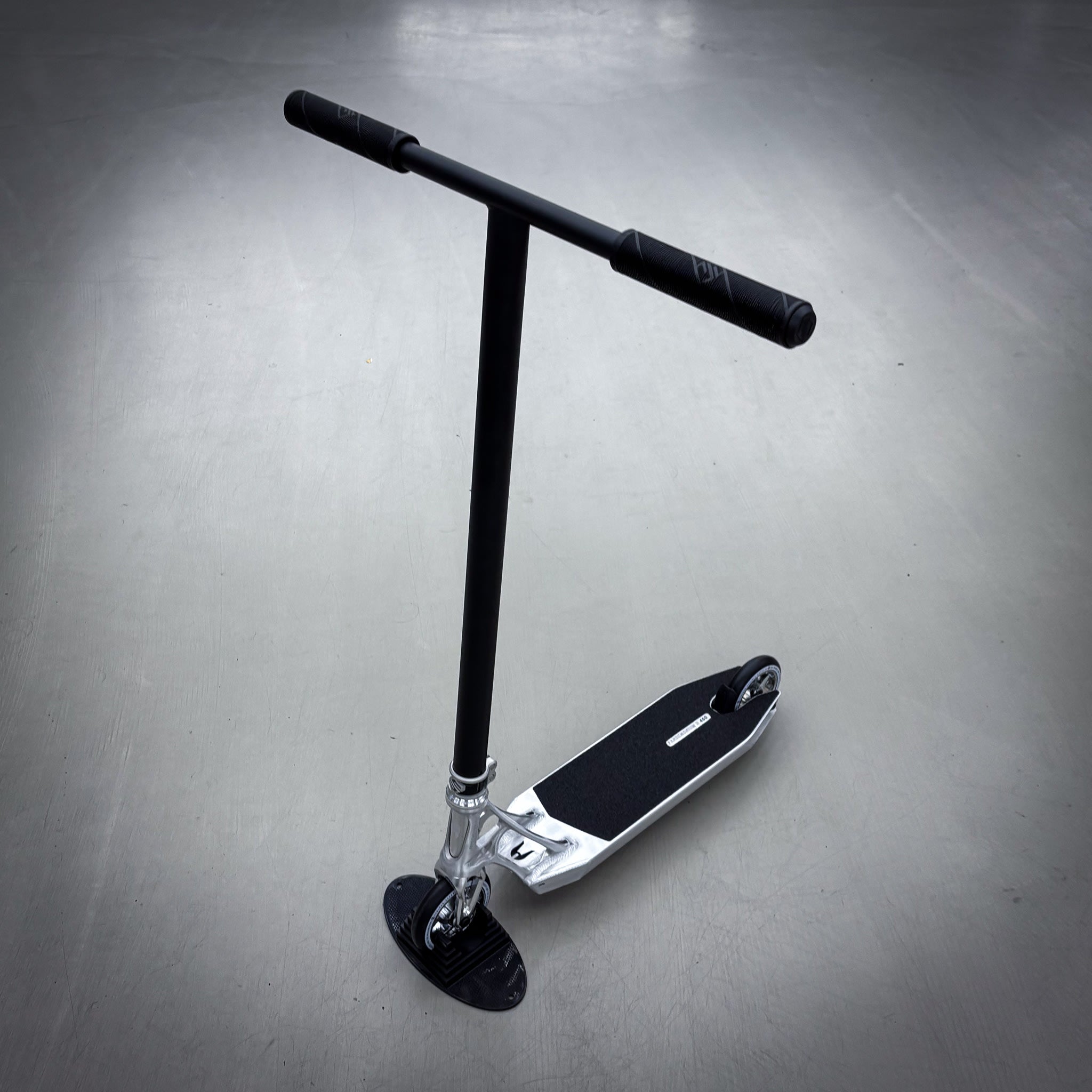 Striker Ethic 460mm Silver Black Custom Build - Srebrny/Czarny- ScootWorld