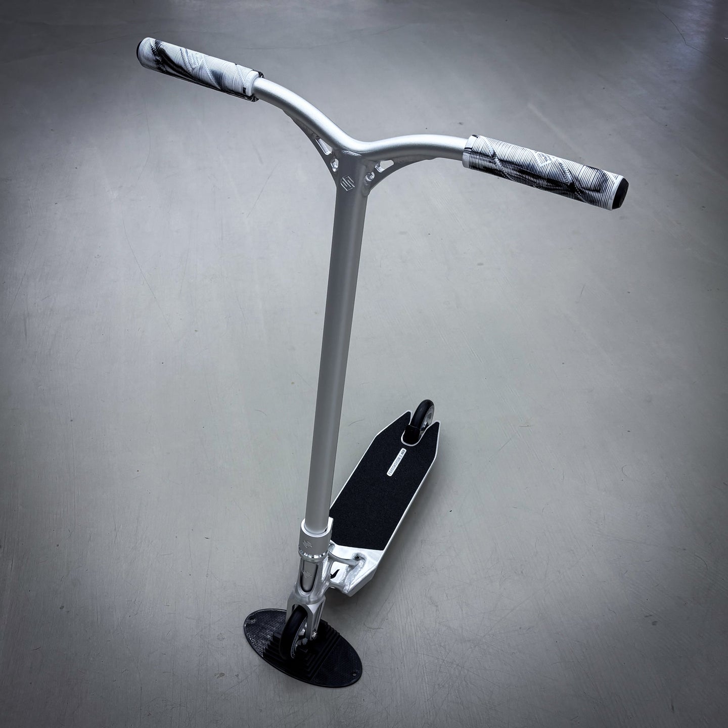 Striker Ethic Silver Custom Build - Srebrny- ScootWorld
