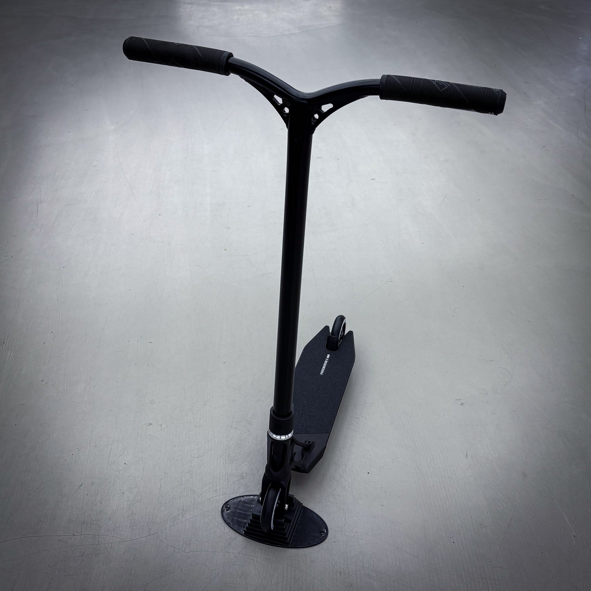 Striker Ethic Black Custom Build - Czarny- ScootWorld
