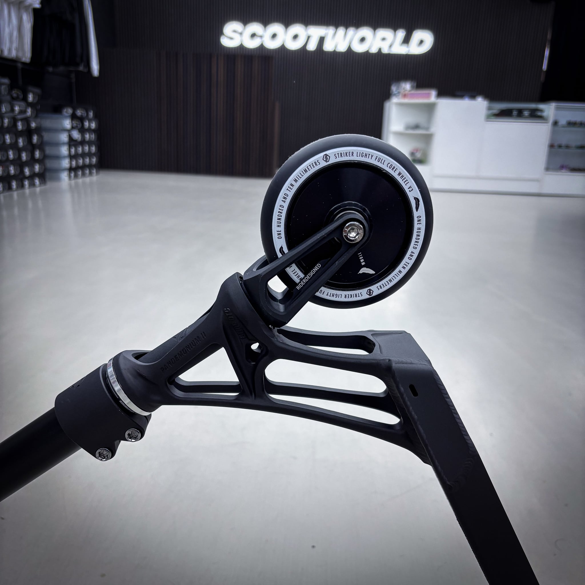 Striker Ethic Black Custom Build - Czarny- ScootWorld