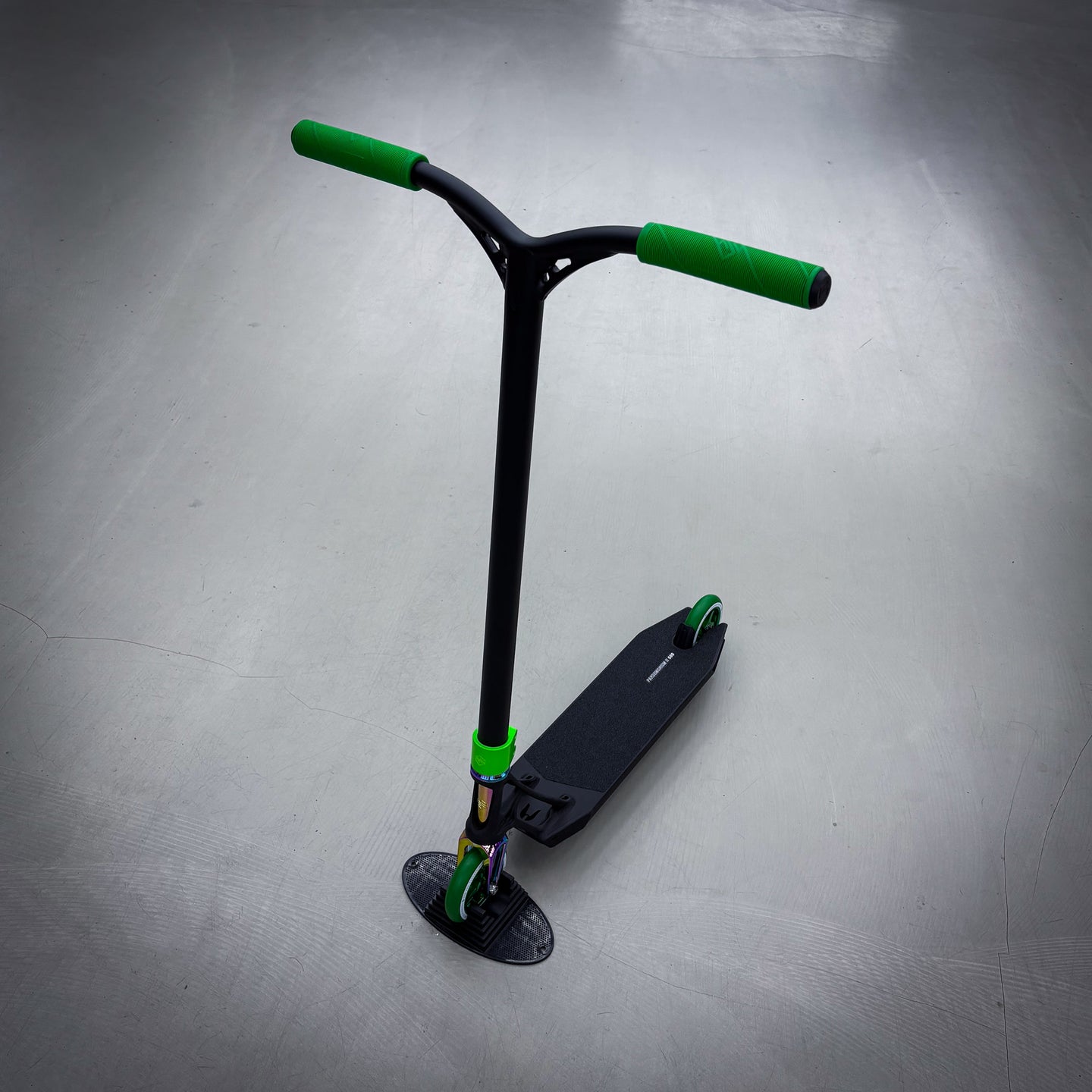 Striker Ethic Black/Green 500 Custom Build - Czarny/Zielony- ScootWorld