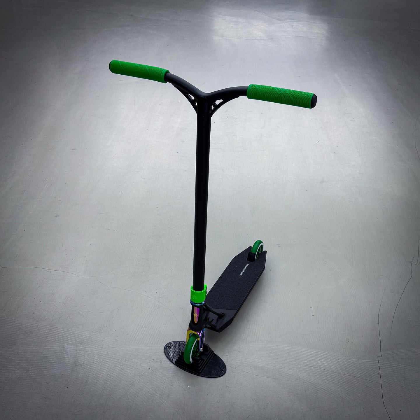 Striker Ethic Black/Green 460 Custom Build - Czarny/Zielony- ScootWorld