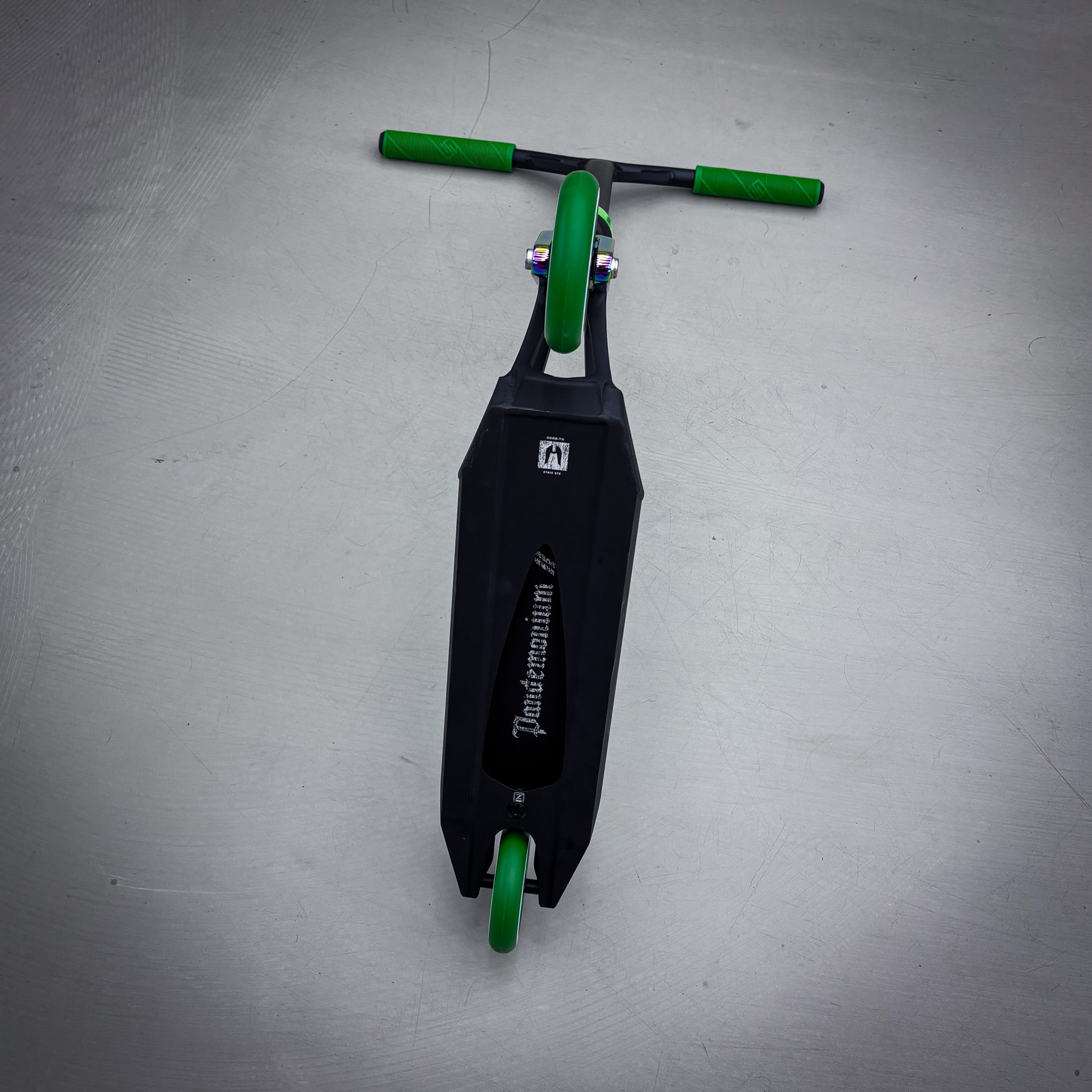 Striker Ethic Black/Green 460 Custom Build - Czarny/Zielony- ScootWorld