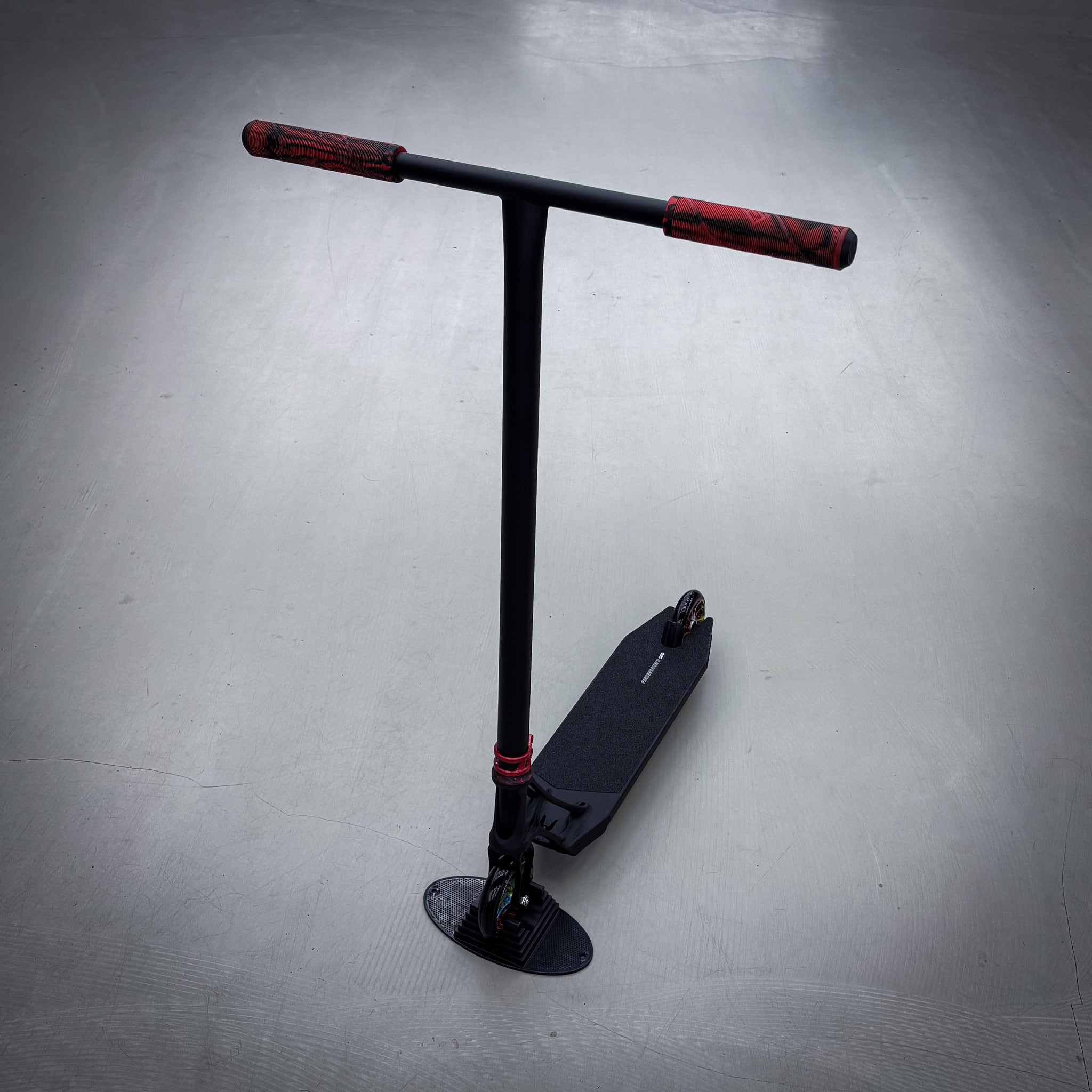 Striker Ethic Black/Red 500 Custom Build - Czarny/Czerwony- ScootWorld