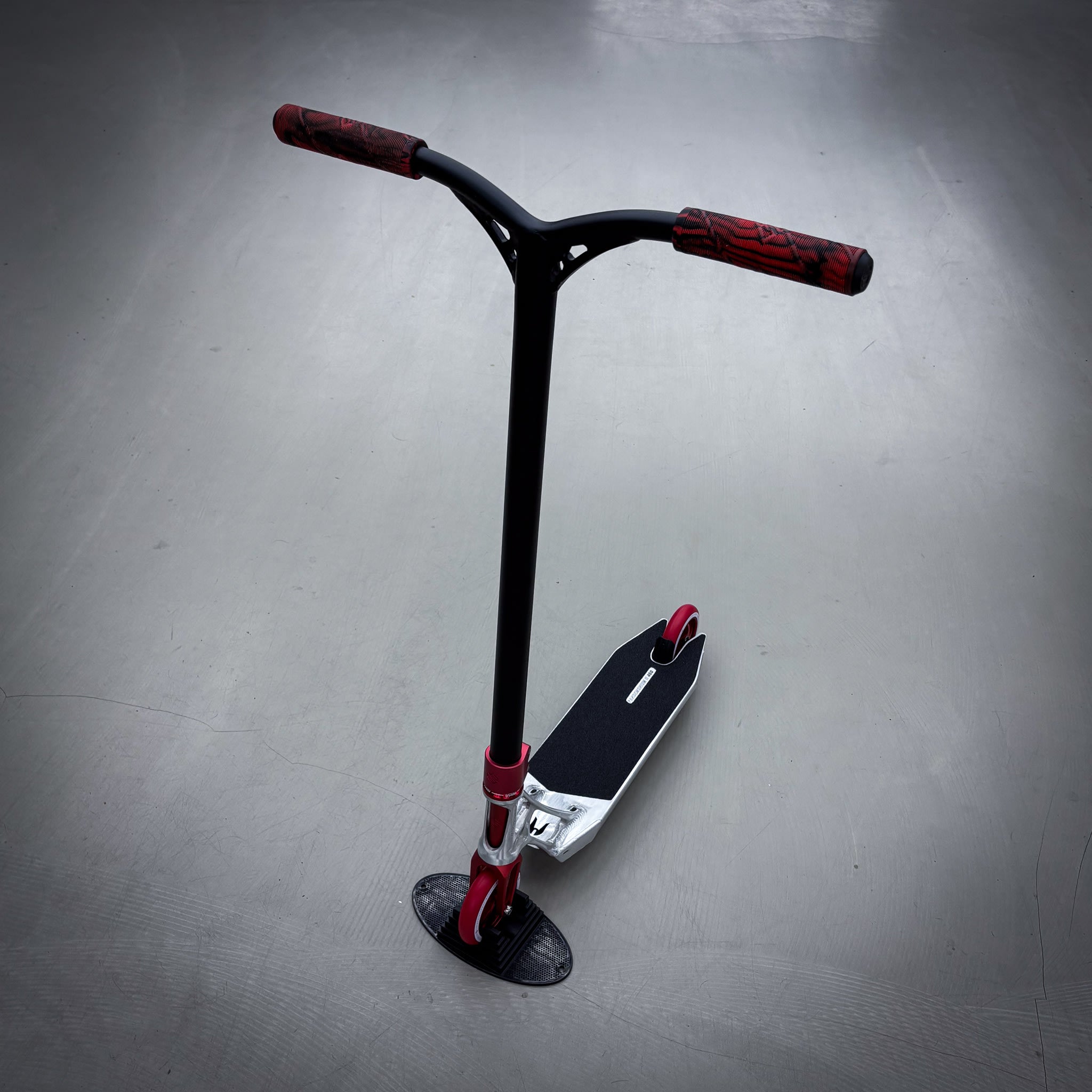 Striker Ethic Silver/Red 460 Custom Build - Czarny/Czerwony- ScootWorld