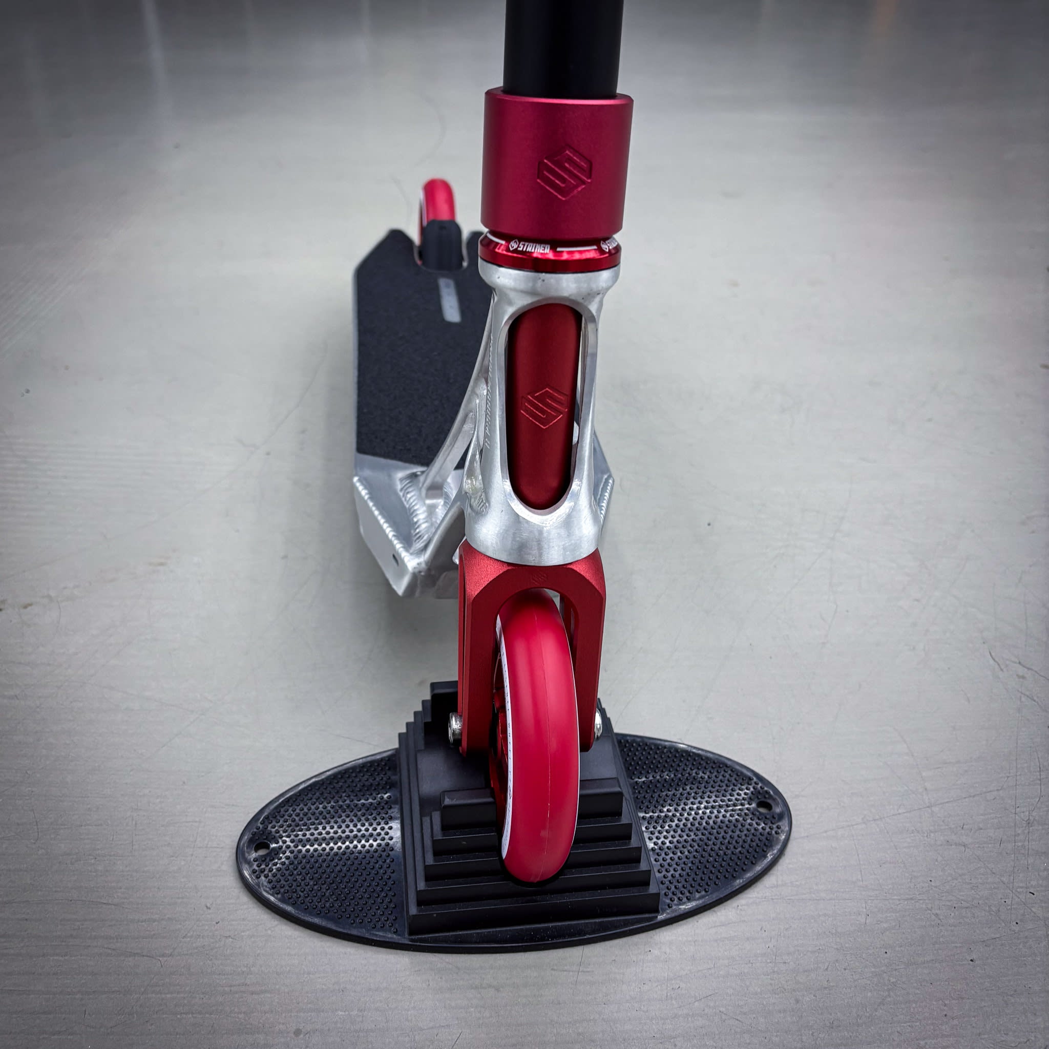Striker Ethic Silver/Red 460 Custom Build - Czarny/Czerwony- ScootWorld