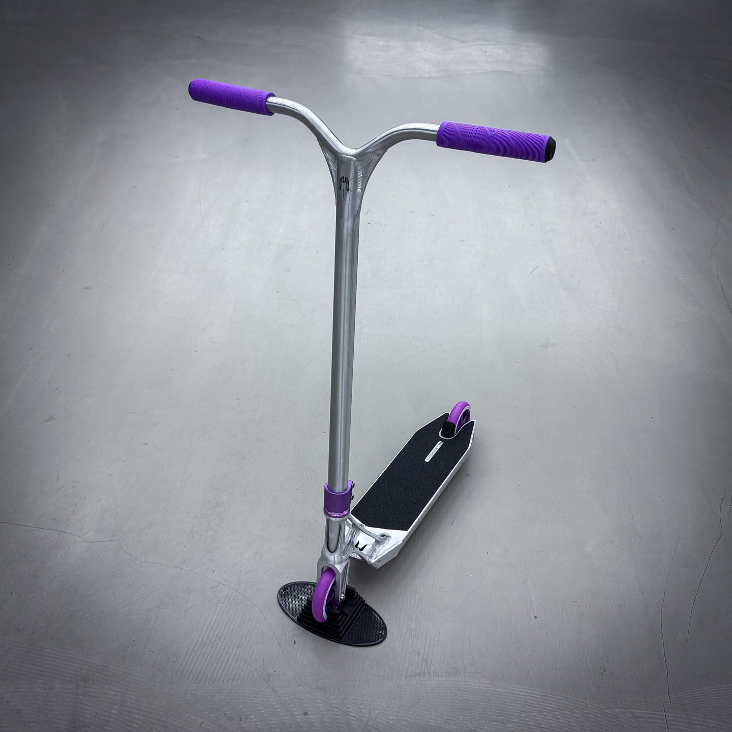 Striker Ethic Silver/Purple 500 Custom Build - Czarny/Fioletowy- ScootWorld