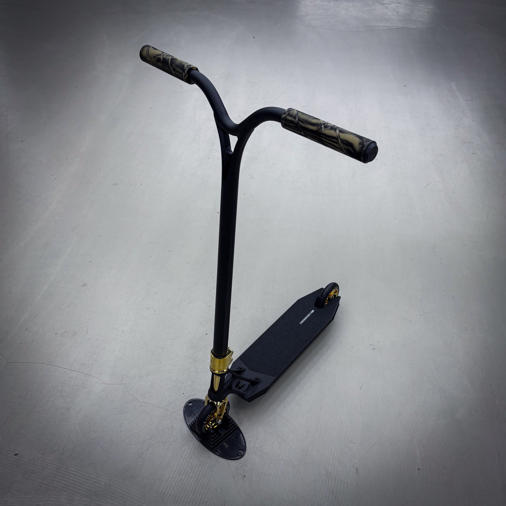 Ethic Black/Gold Custom Build - Czarny/złoty- ScootWorld